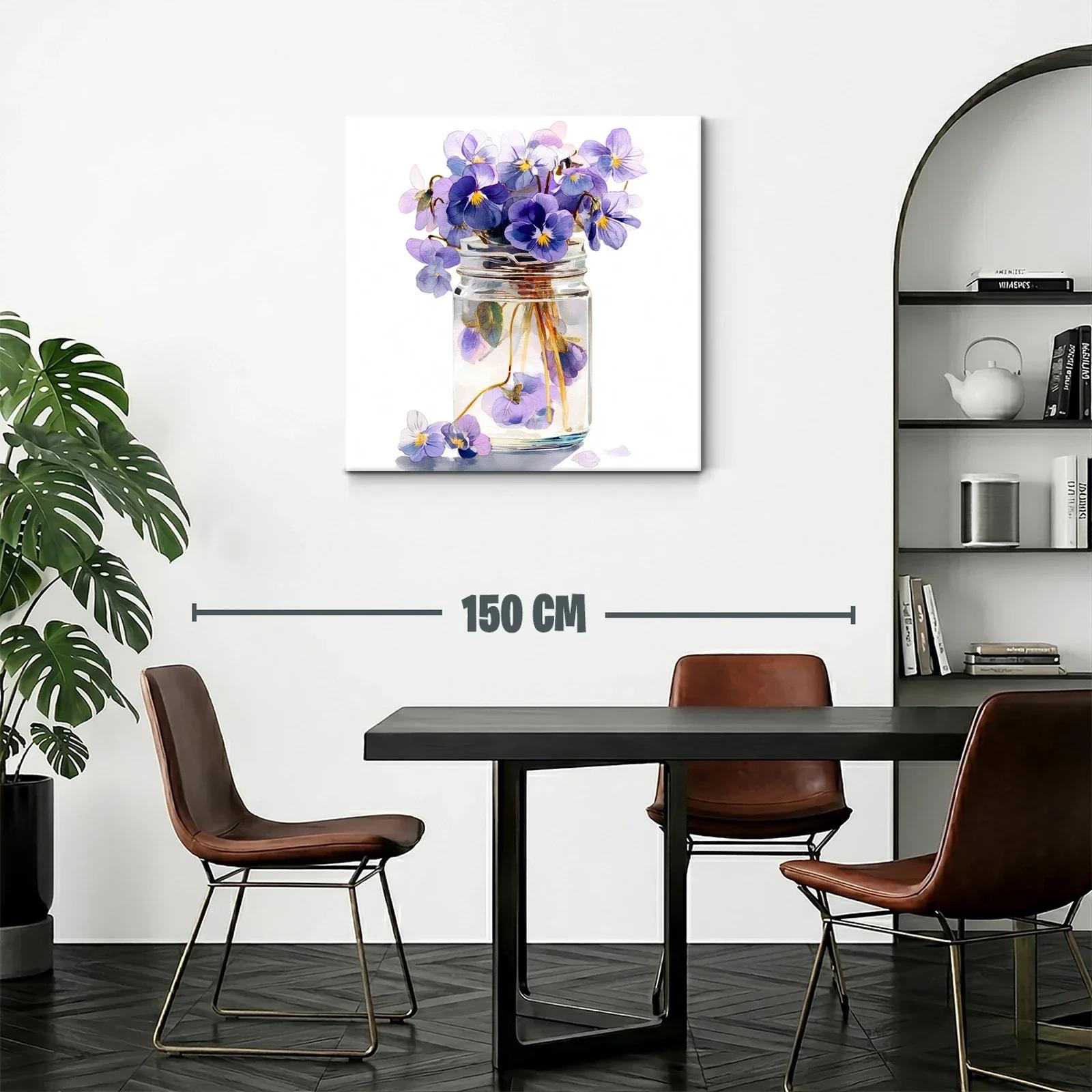 Elegancia natural con ramo de violetas en frasco transparente — miniatura 2
