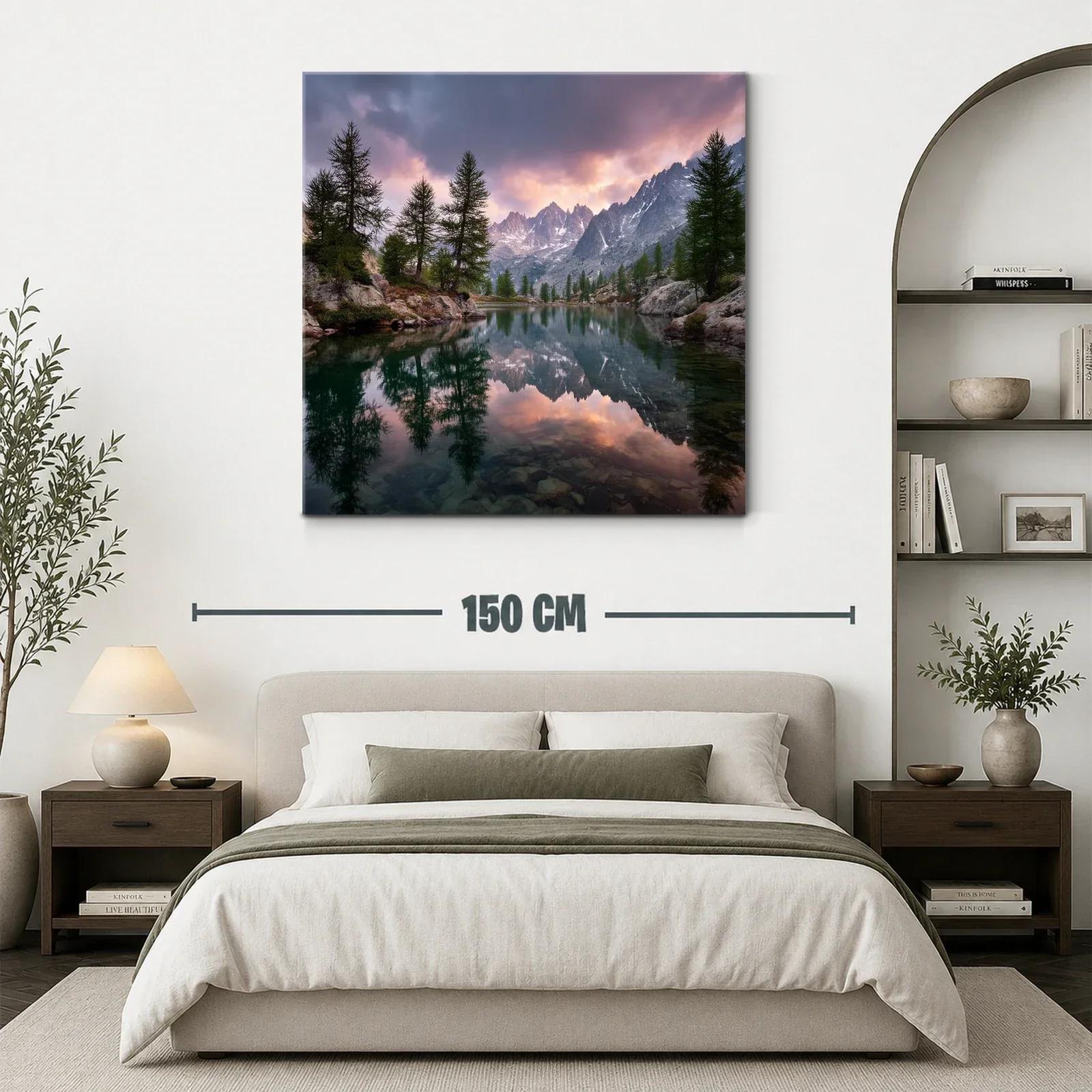 Paisaje montañoso reflejado en lago al atardecer — miniatura 3