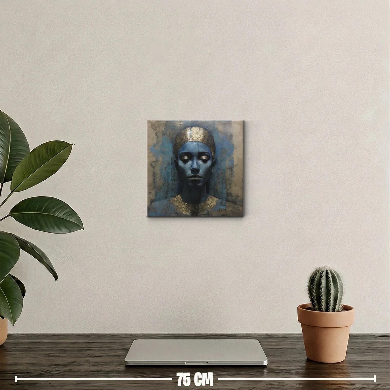 Retrato sereno con tonos azules y detalles dorados — miniatura 2