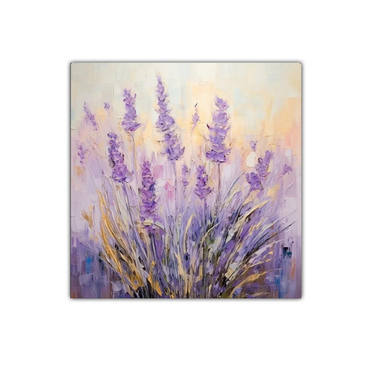 Delicada composición floral en tonos lavanda y dorados