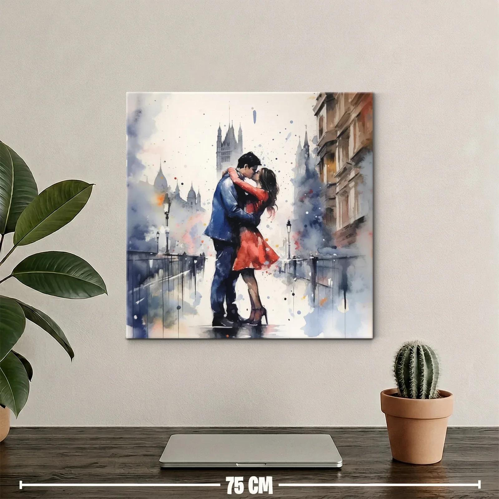 Romántico abrazo en la ciudad entre luces y sombras — miniatura 2