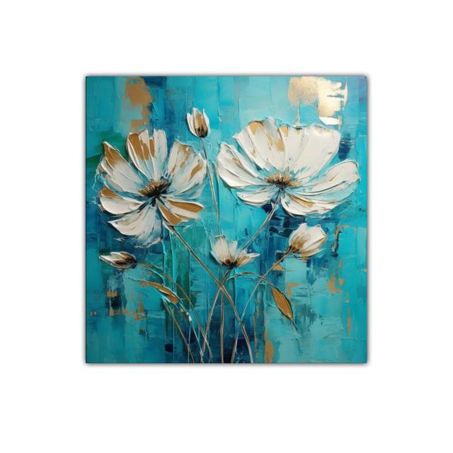 Flores blancas con detalles dorados sobre fondo azul vibrante