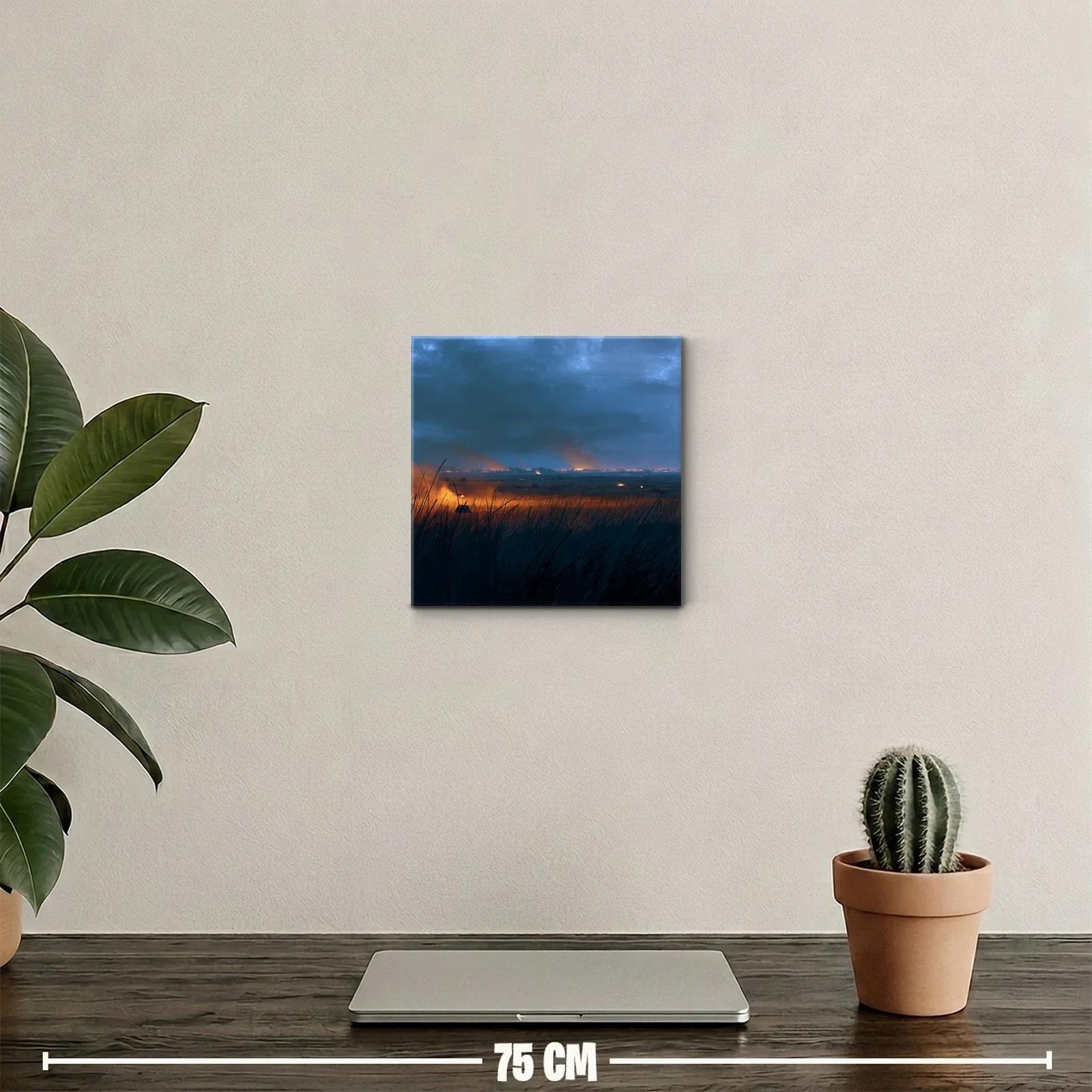 Atardecer en campos con llamas naranja y cielo azul oscuro — miniatura 2