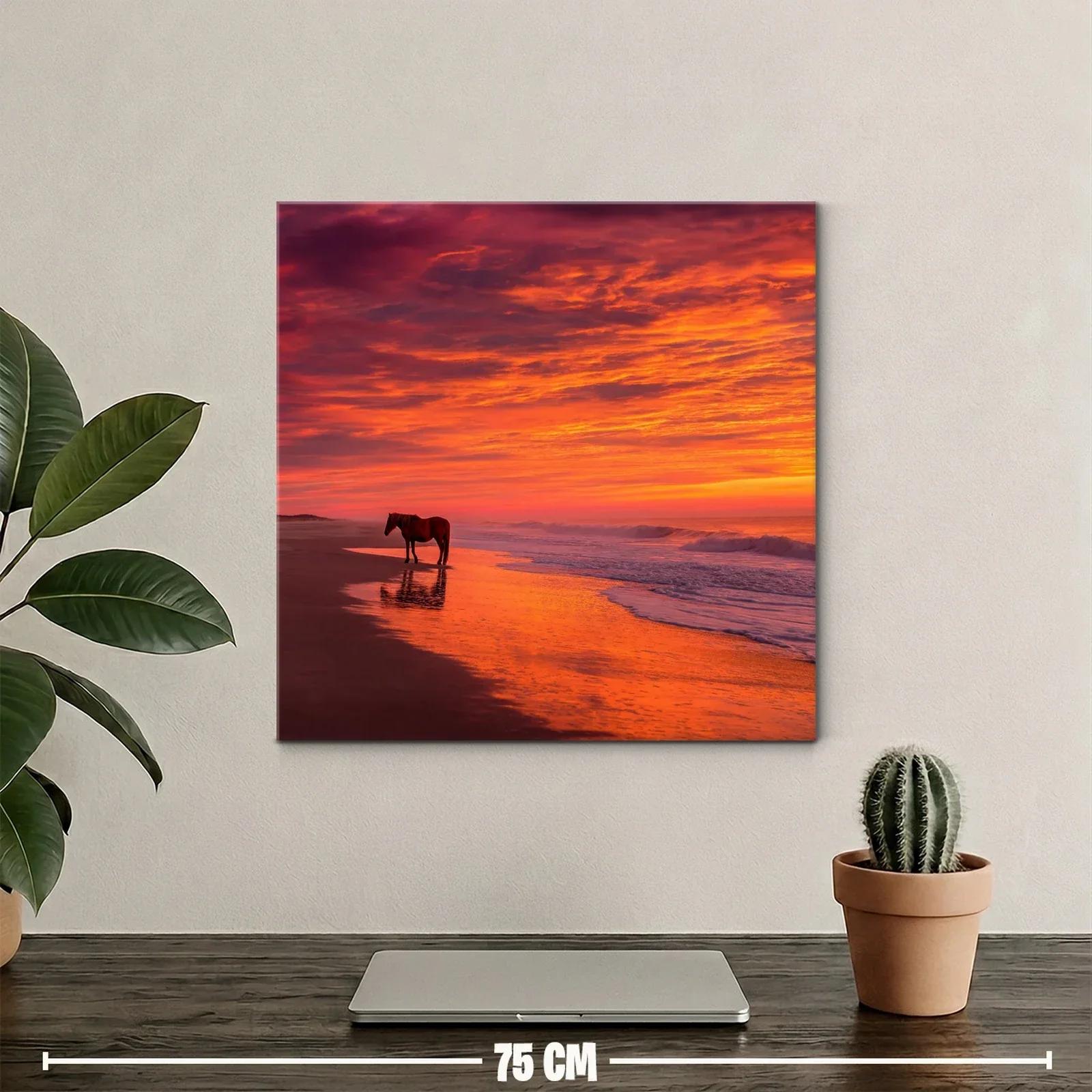 Paisaje marino con caballo al atardecer encendido — miniatura 2