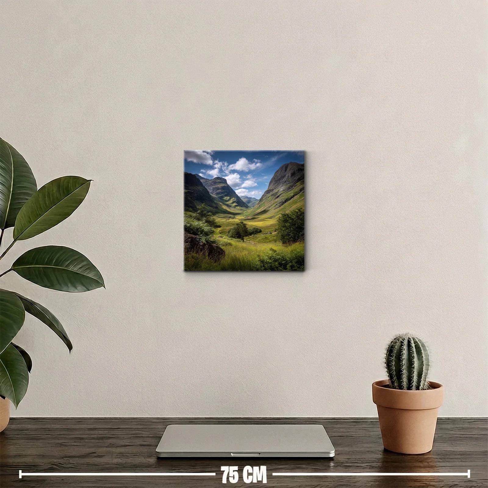 Impresionante paisaje de montaña con cielo azul y praderas verdes — miniatura 2