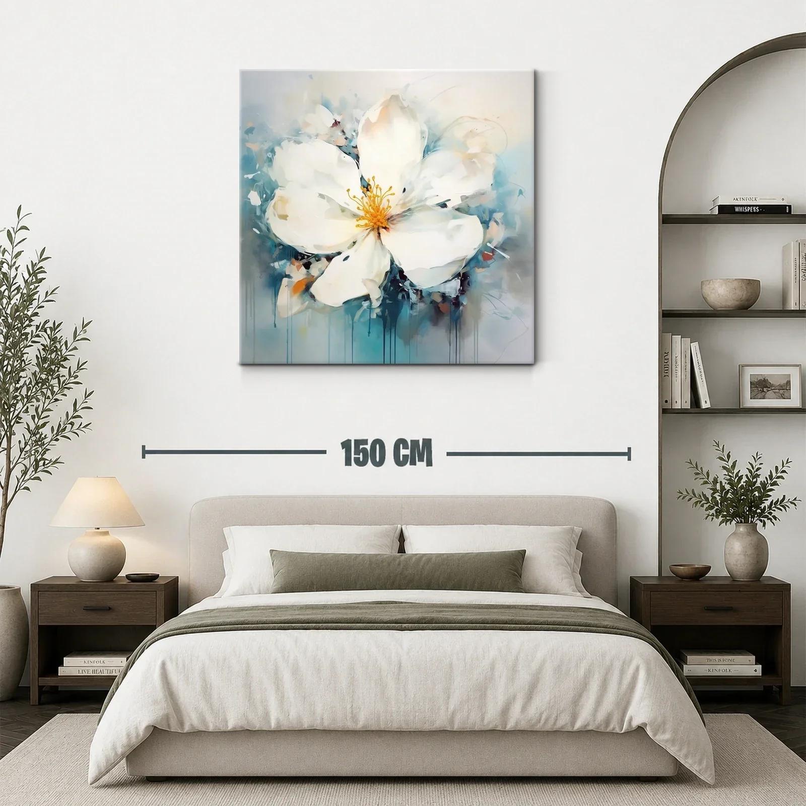 Flor blanca amplia con pinceladas suaves y tonos azules — miniatura 3