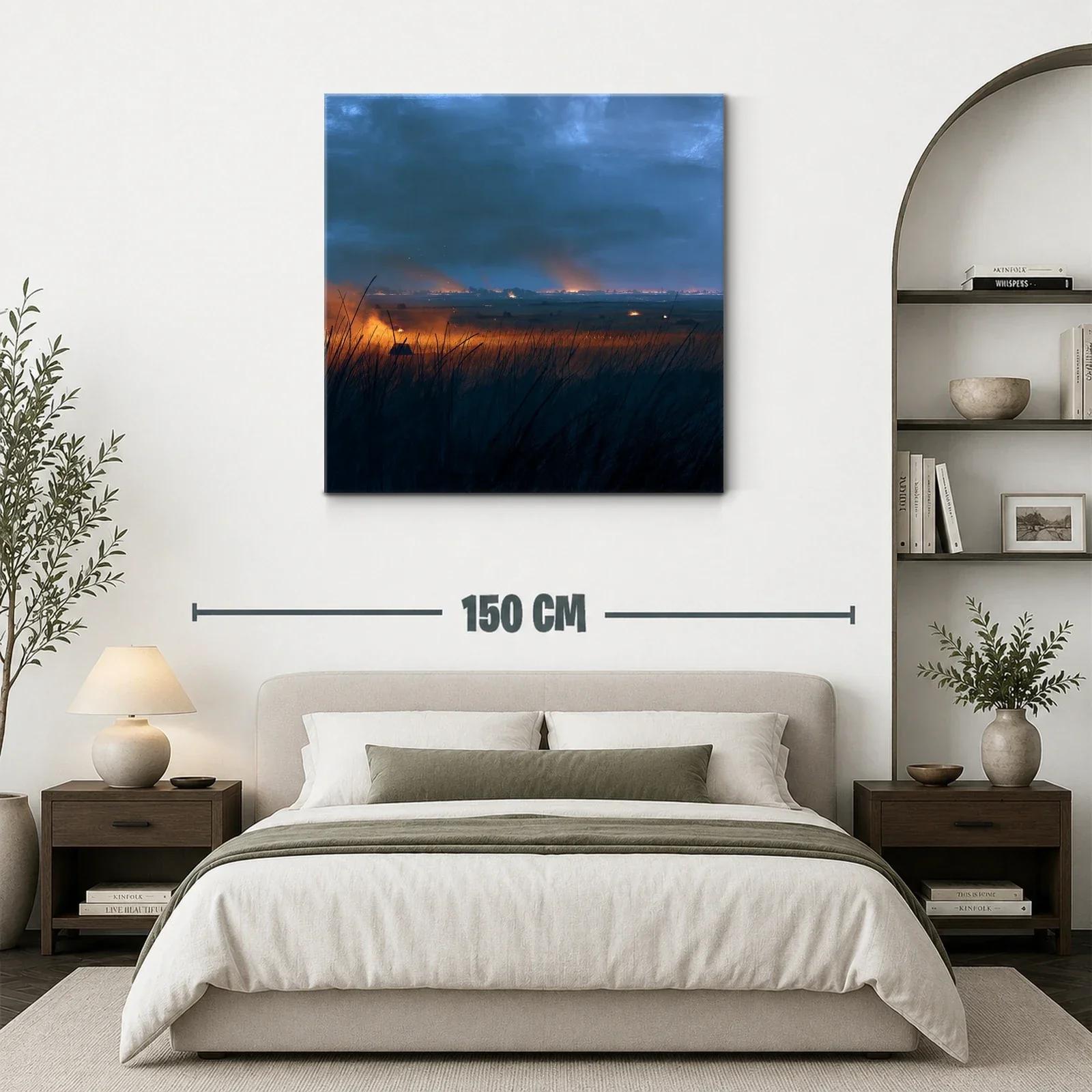 Atardecer en campos con llamas naranja y cielo azul oscuro — miniatura 3