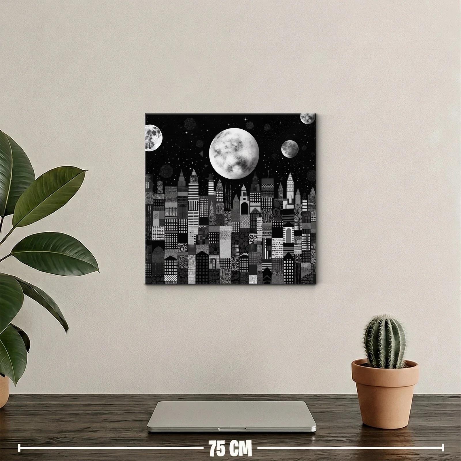 Ciudad nocturna con lunas y cielo estrellado en tonos grises — miniatura 2