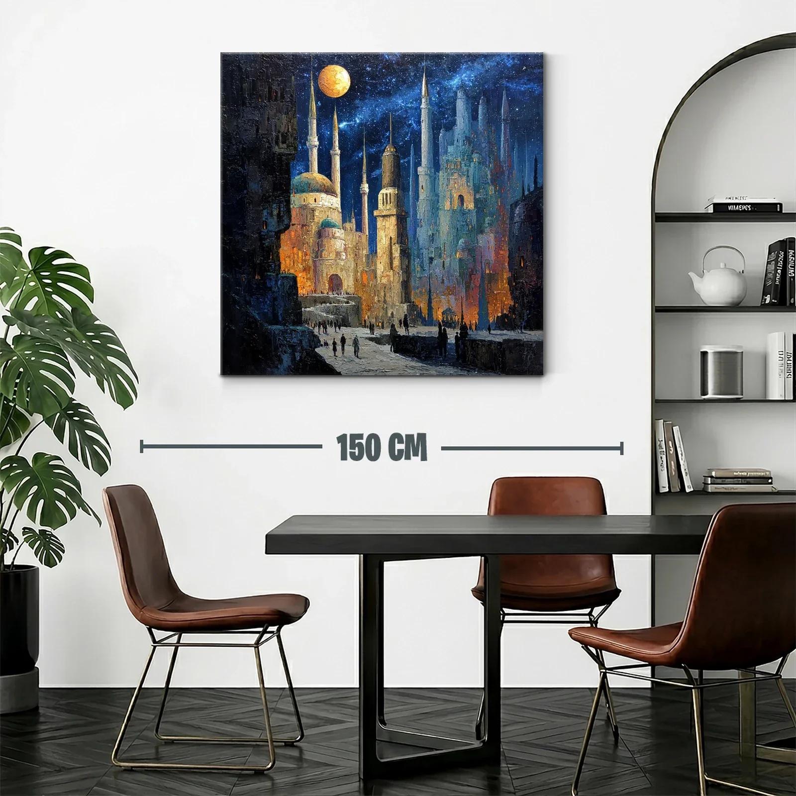 Paisaje urbano nocturno con luna brillante y edificios antiguos — miniatura 2