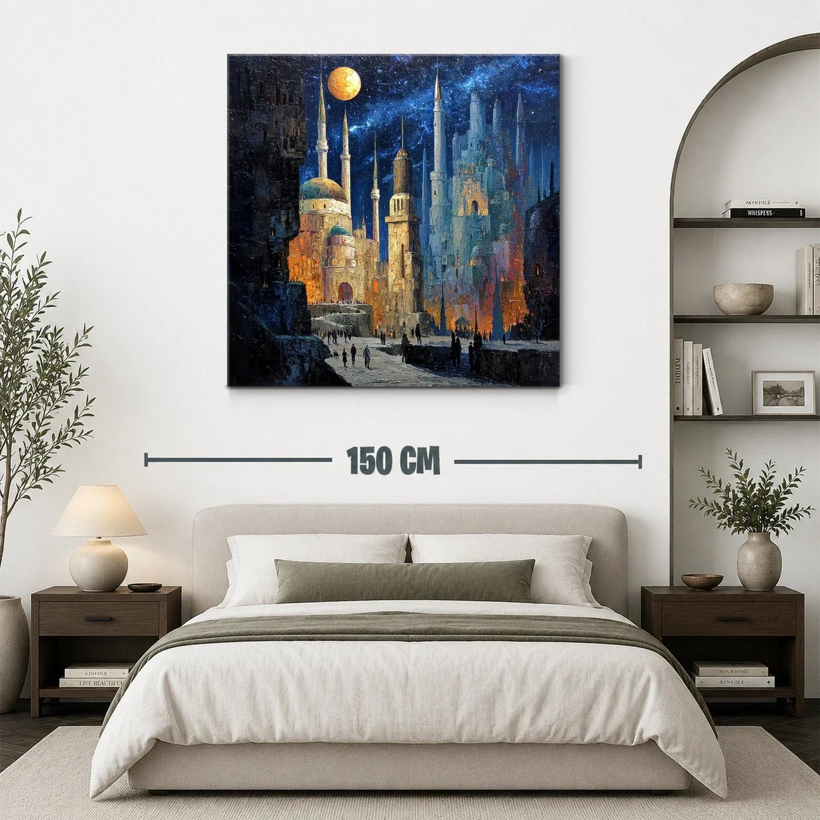 Paisaje urbano nocturno con luna brillante y edificios antiguos — miniatura 3