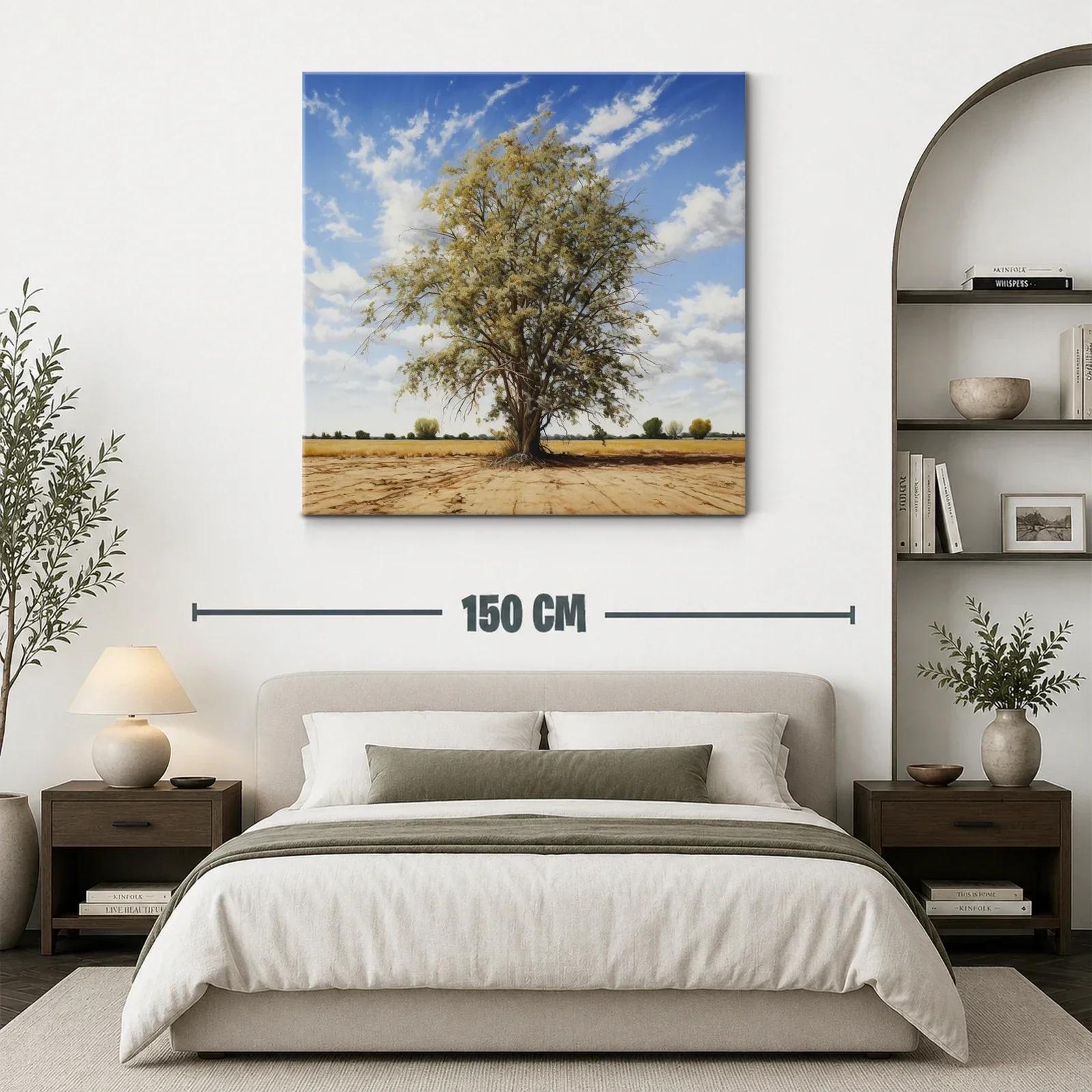 Árbol solitario en paisaje de campo bajo cielo azul — miniatura 3