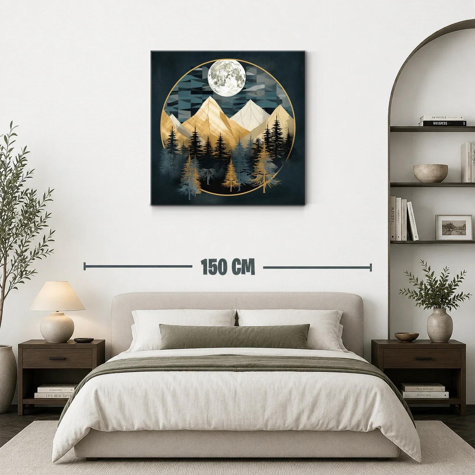 Montañas iluminadas por la luna llena en bosque oscuro — miniatura 3
