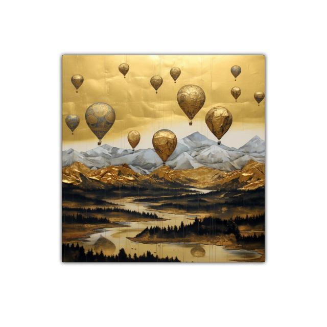 Paisaje dorado con globos aerostáticos sobre montañas