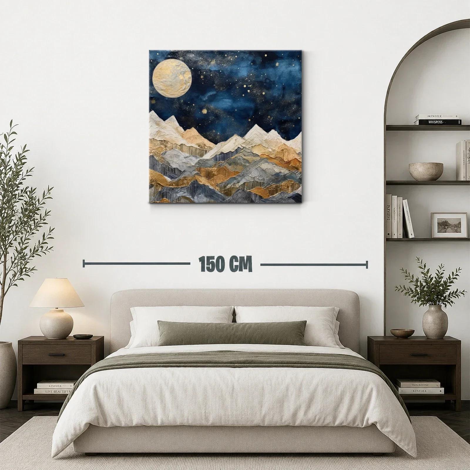 Montañas doradas bajo un cielo estrellado nocturno — miniatura 3
