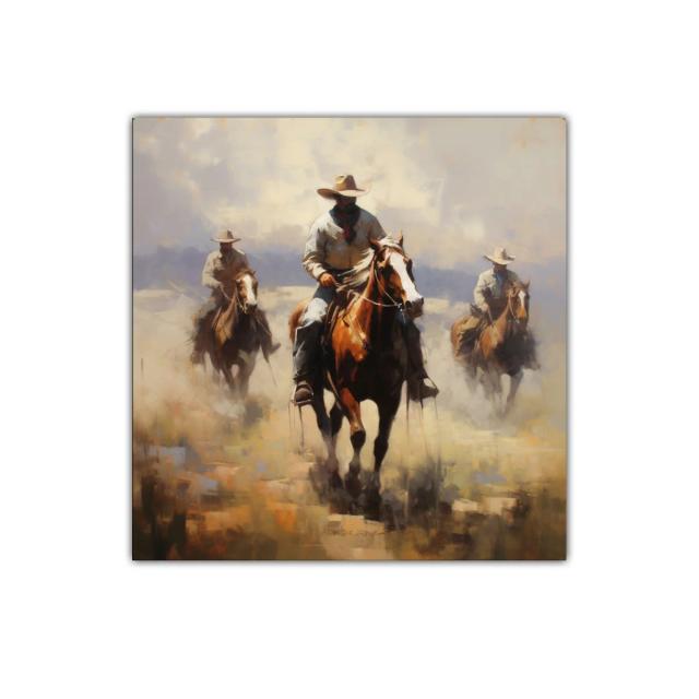 Vaqueros al galope en paisaje polvoriento y cálido