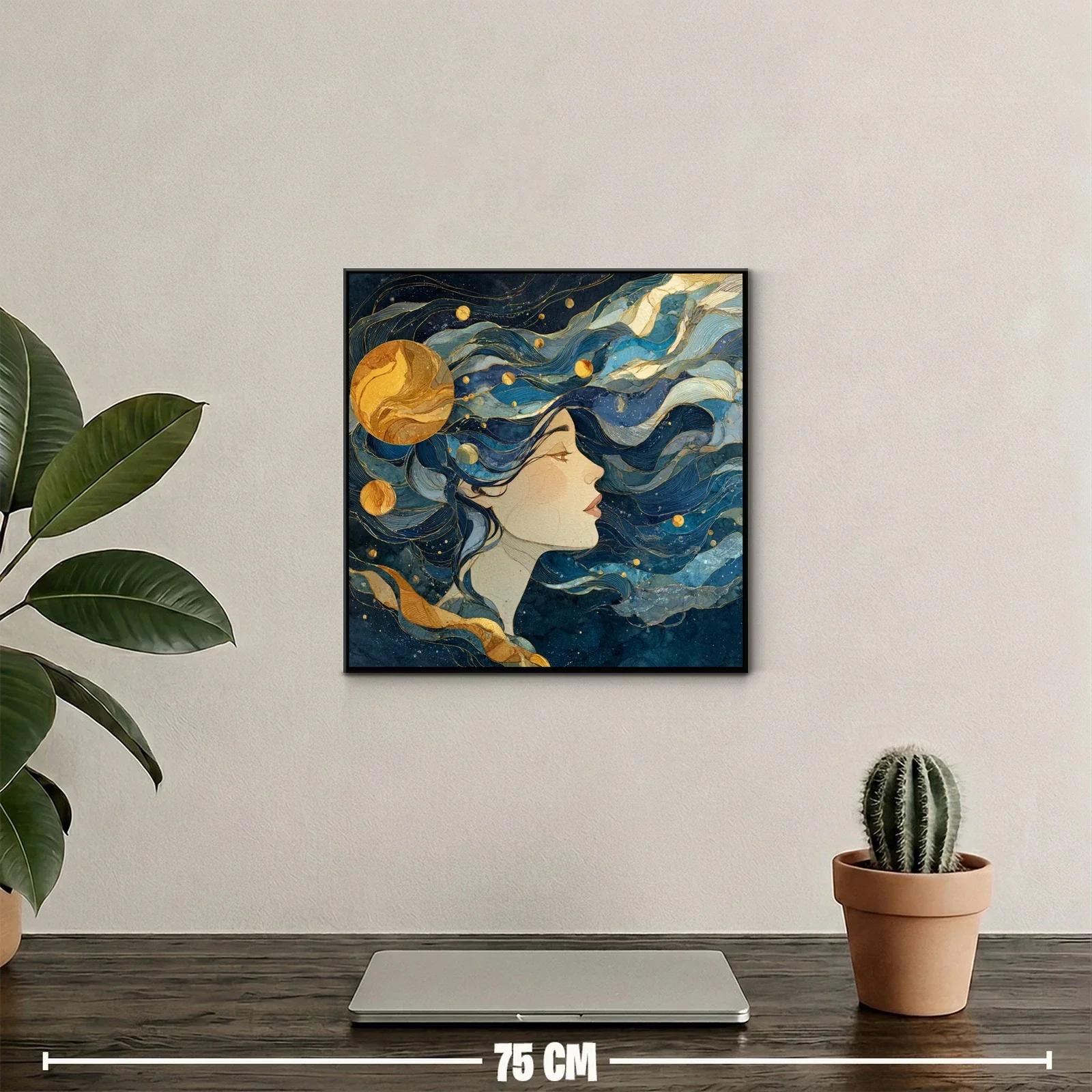 Retrato femenino con elementos cósmicos en azul y dorado — miniatura 2