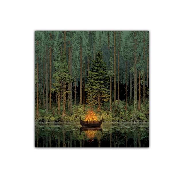 Bosque profundo con barca en fuego sobre agua tranquila