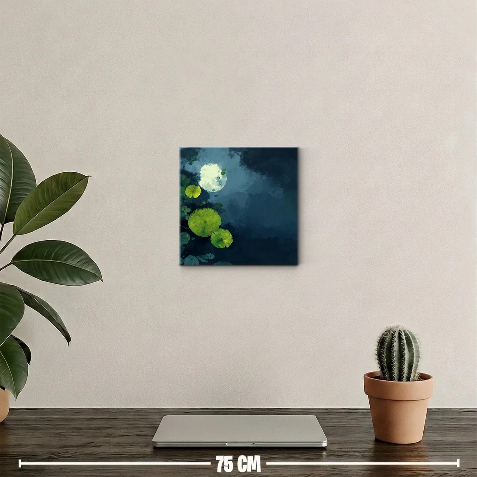 Luz de luna reflejada entre hojas verdes de nenúfares — miniatura 2