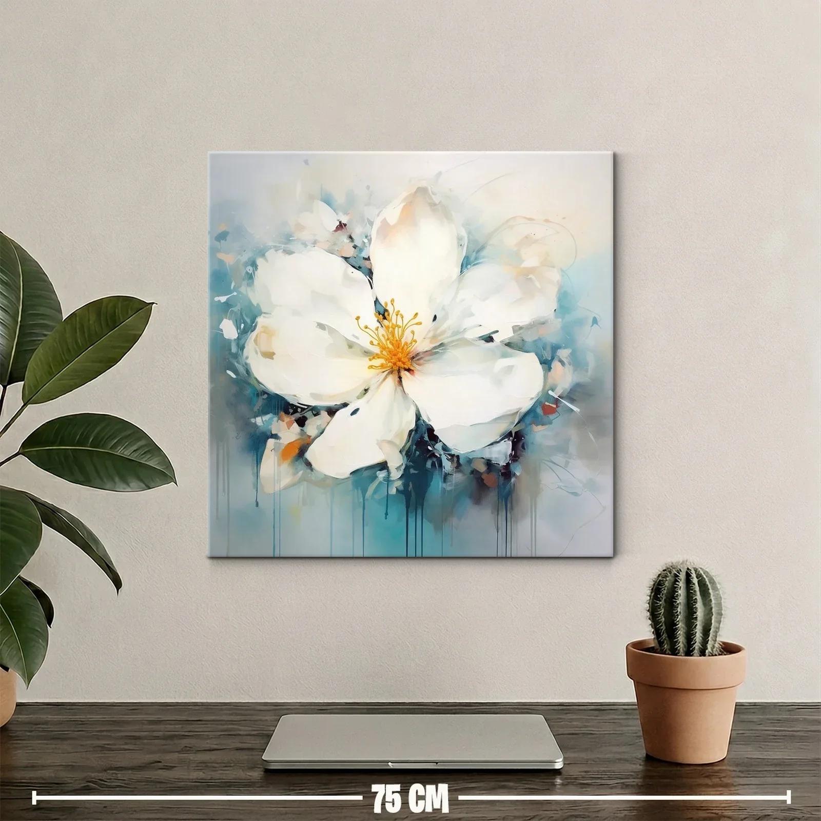 Flor blanca amplia con pinceladas suaves y tonos azules — miniatura 2