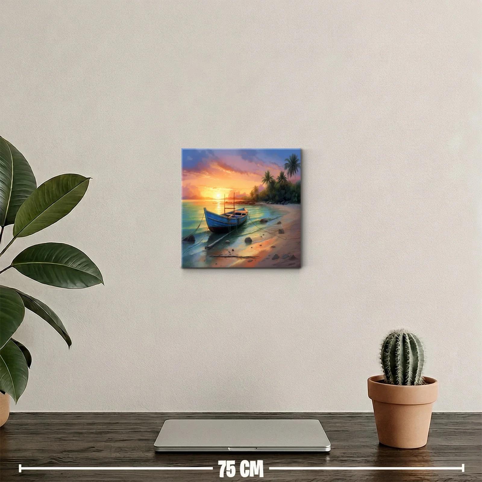 Atardecer tranquilo en playa con barca amarrada — miniatura 2