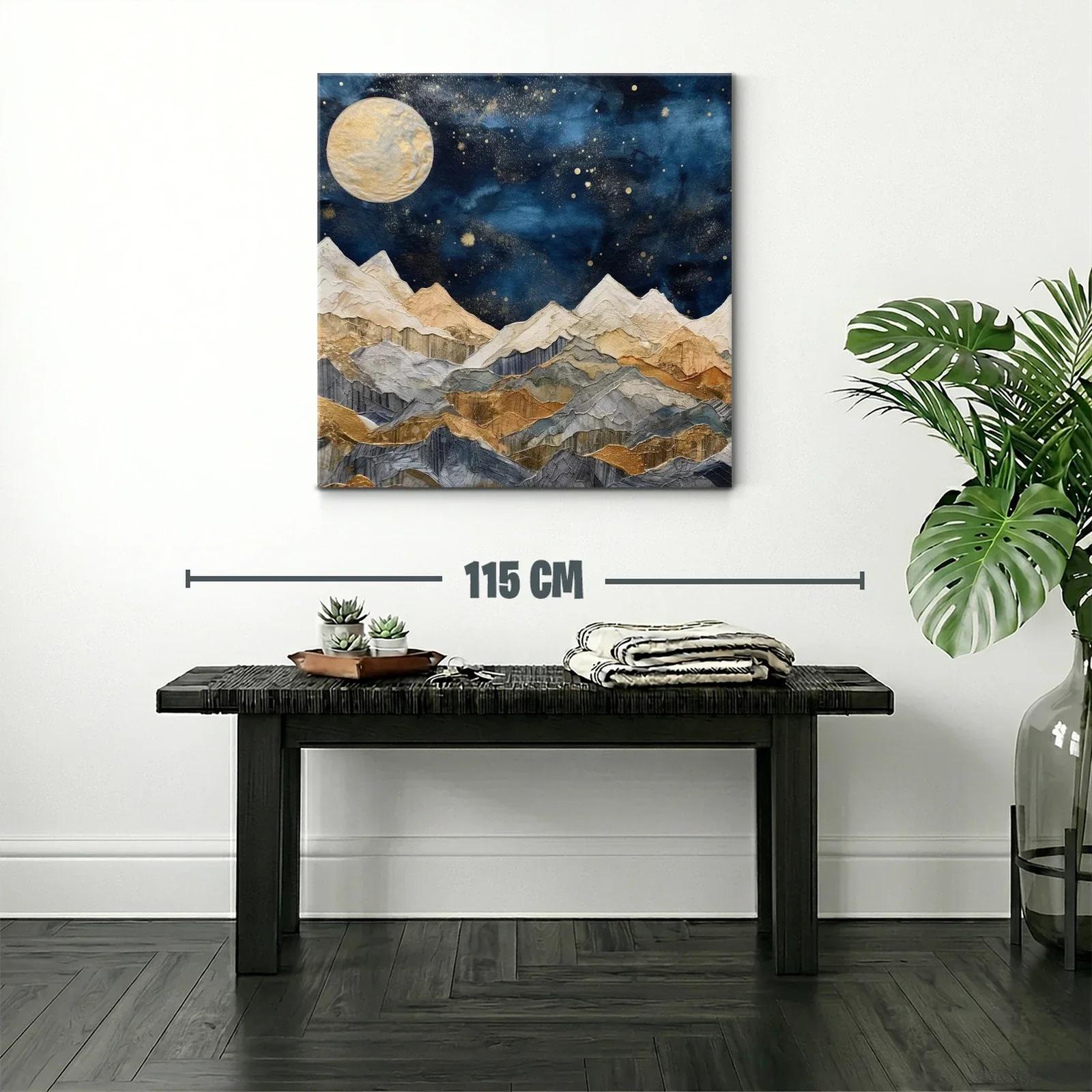 Montañas doradas bajo un cielo estrellado nocturno — miniatura 2