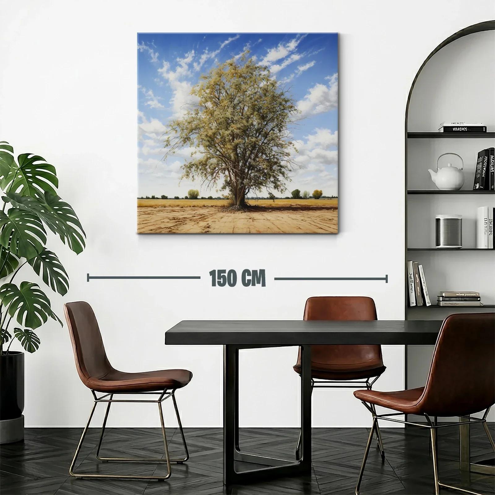 Árbol solitario en paisaje de campo bajo cielo azul — miniatura 2