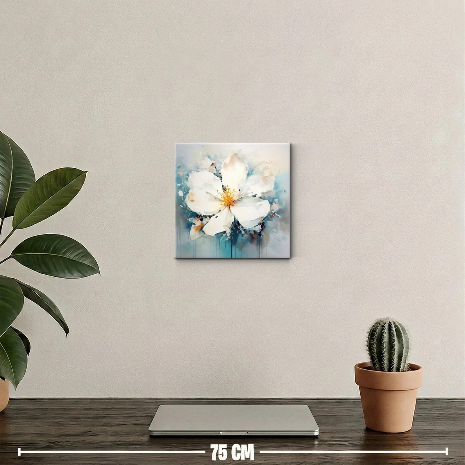 Flor blanca amplia con pinceladas suaves y tonos azules — miniatura 2
