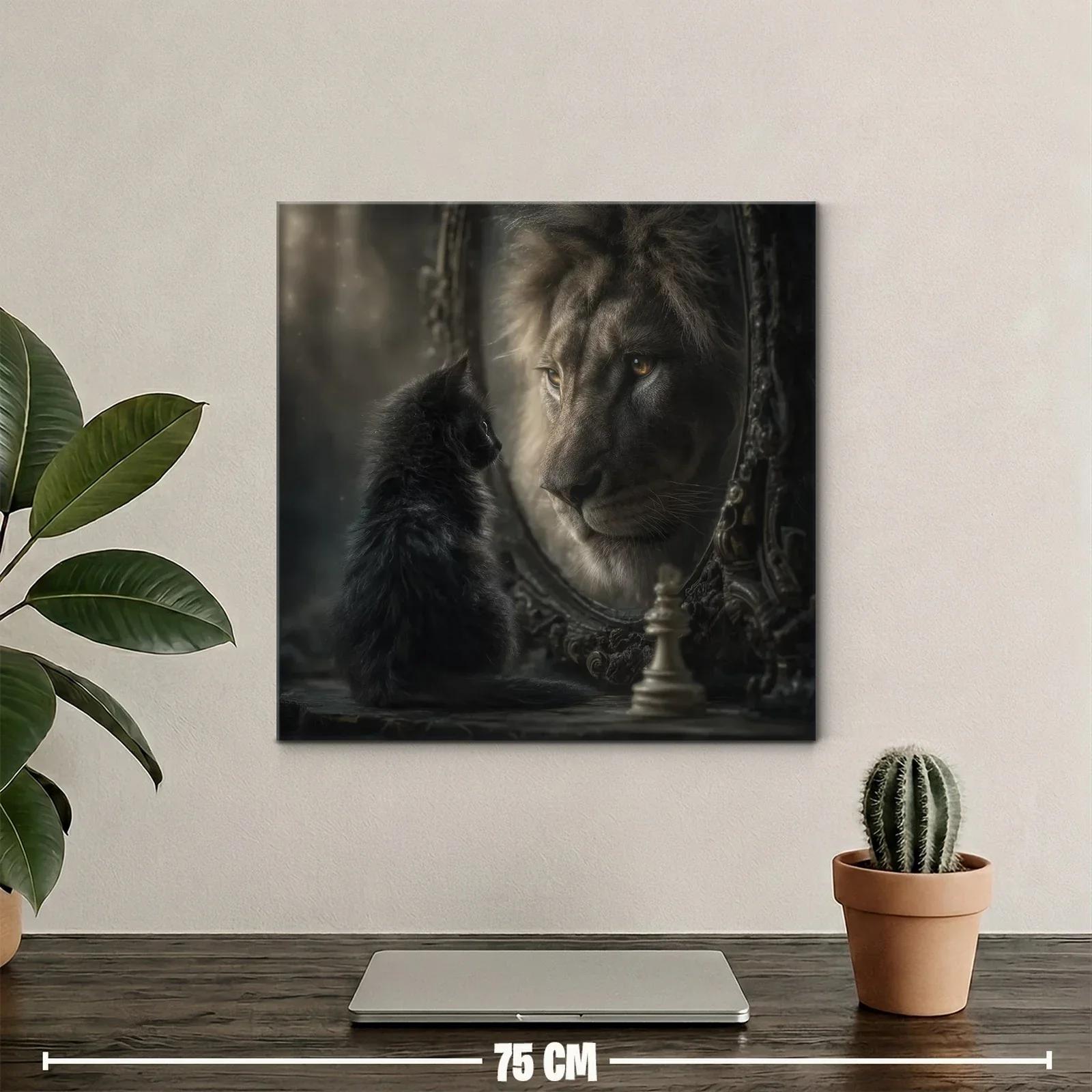 Gato negro mirando león en espejo con ajedrez artístico — miniatura 2