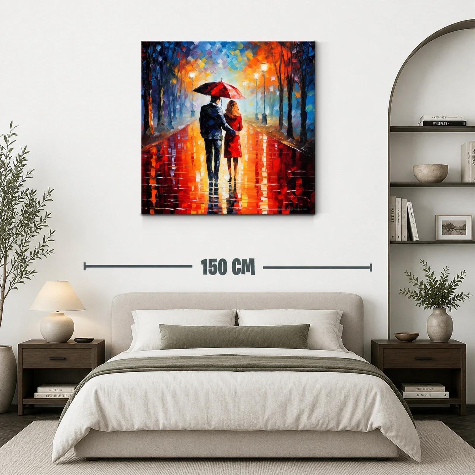 Romántico paseo nocturno bajo la lluvia con paraguas rojo — miniatura 3