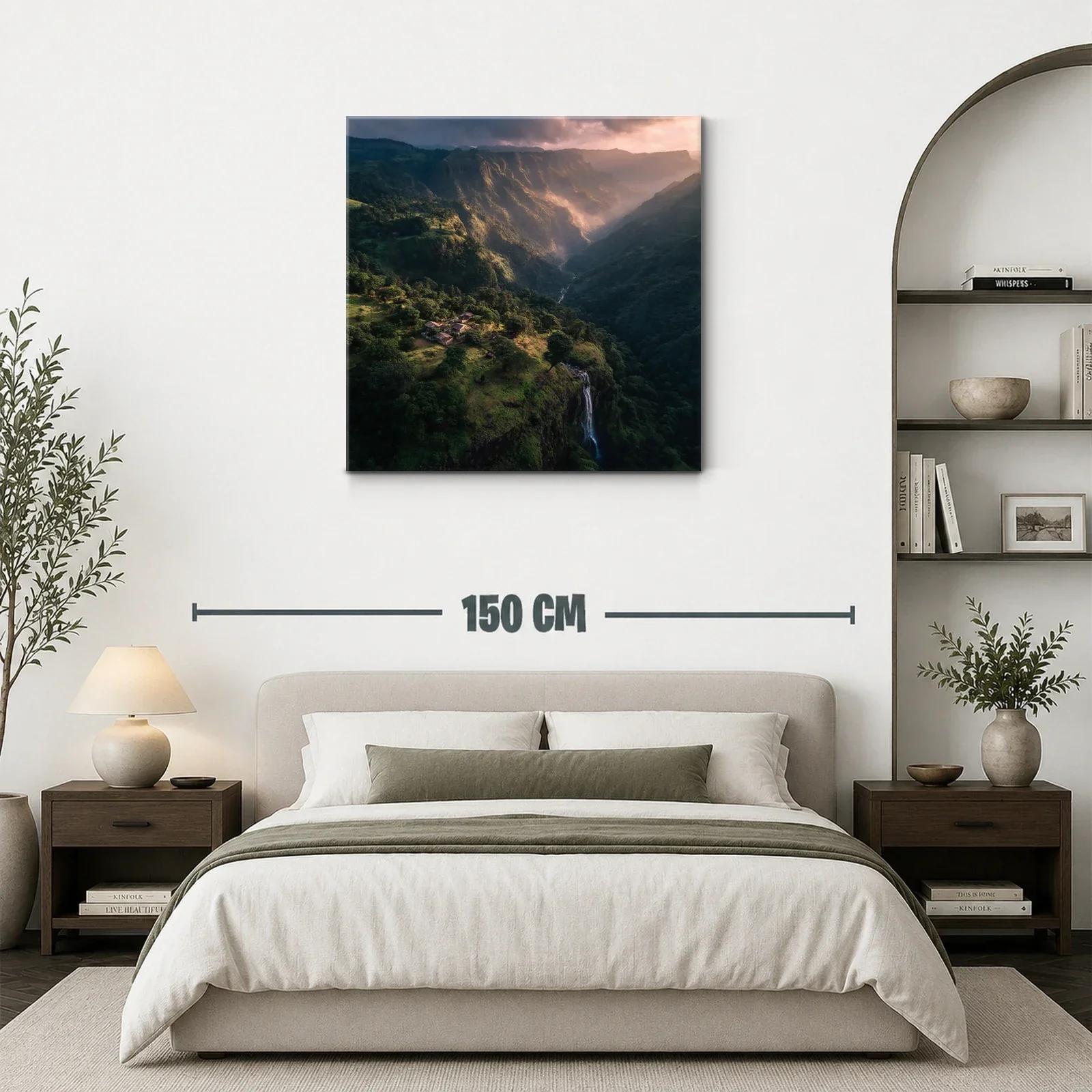 Paisaje montañoso con cascada al atardecer — miniatura 3