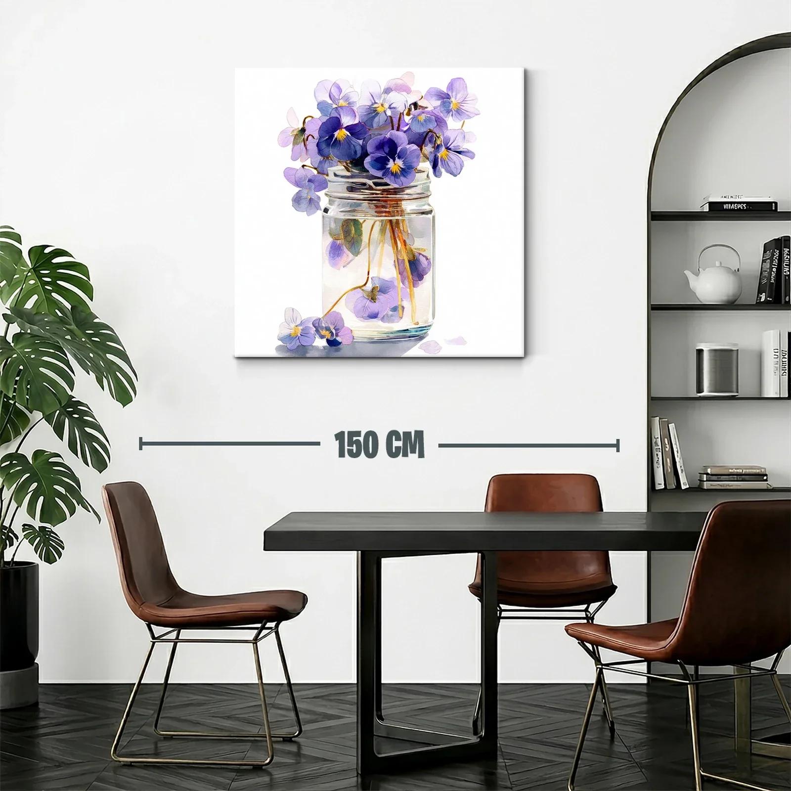 Elegancia natural con ramo de violetas en frasco transparente — miniatura 2