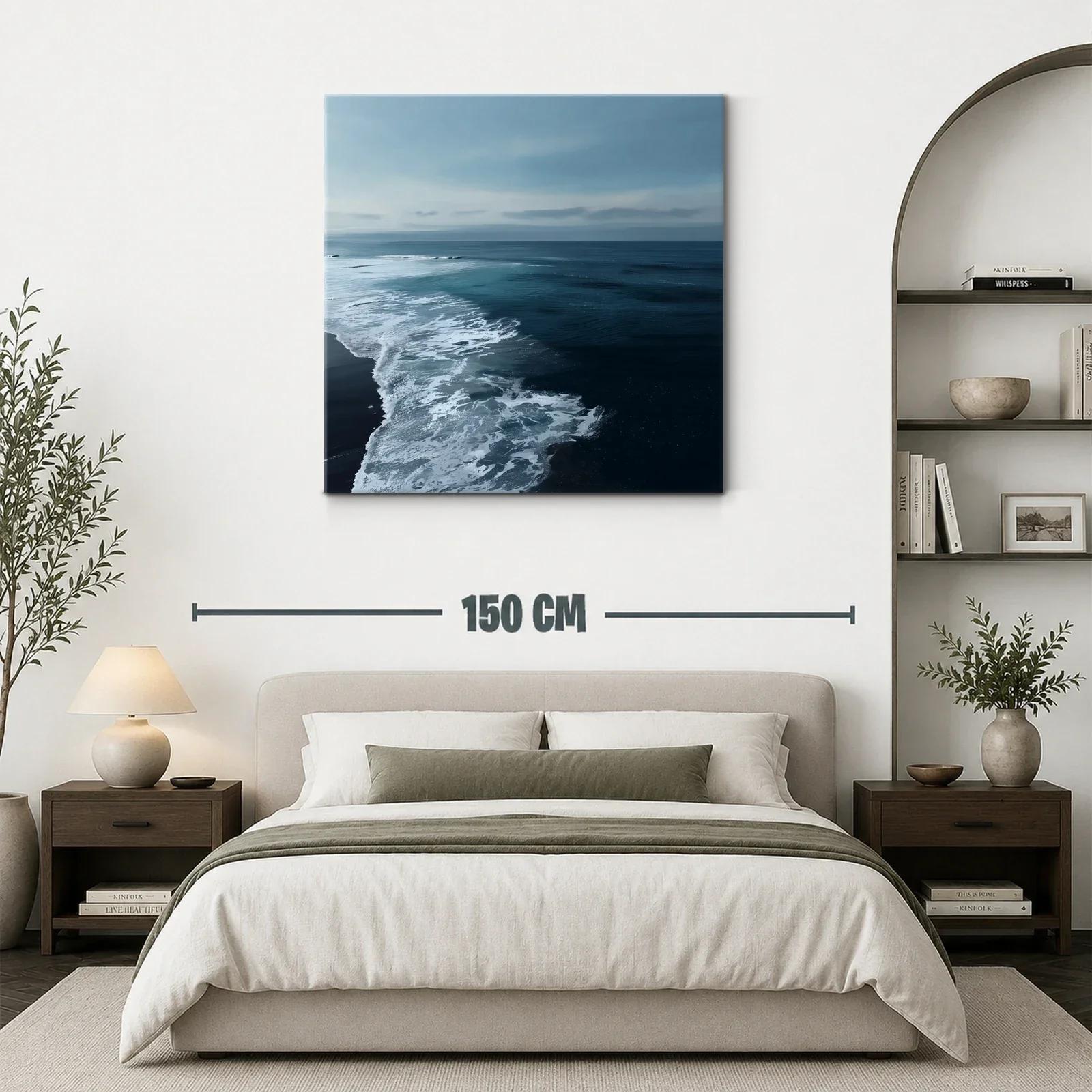 Mar en calma al atardecer con oleaje suave y cielo azul — miniatura 3