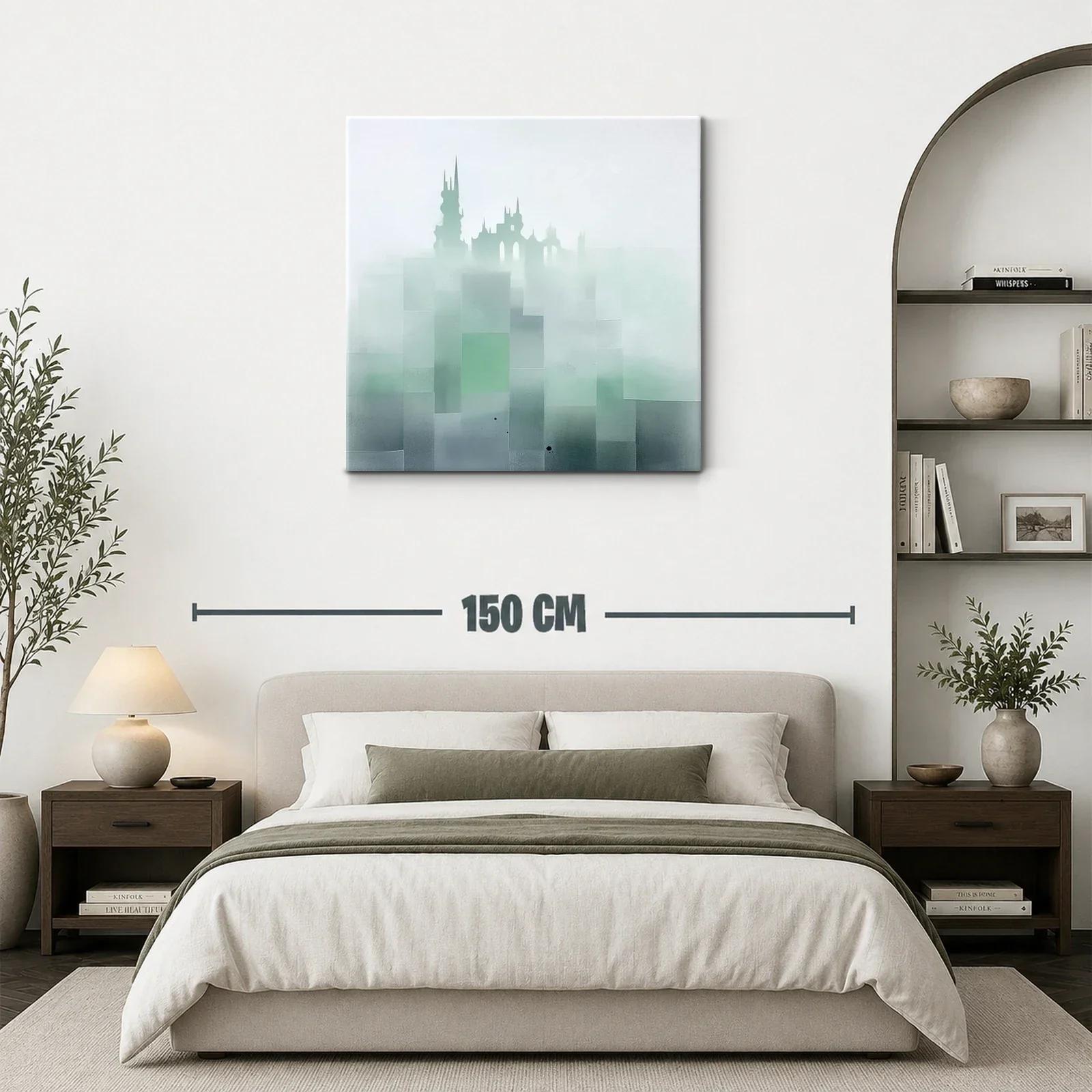 Paisaje urbano con silueta de castillo entre niebla suave — miniatura 3