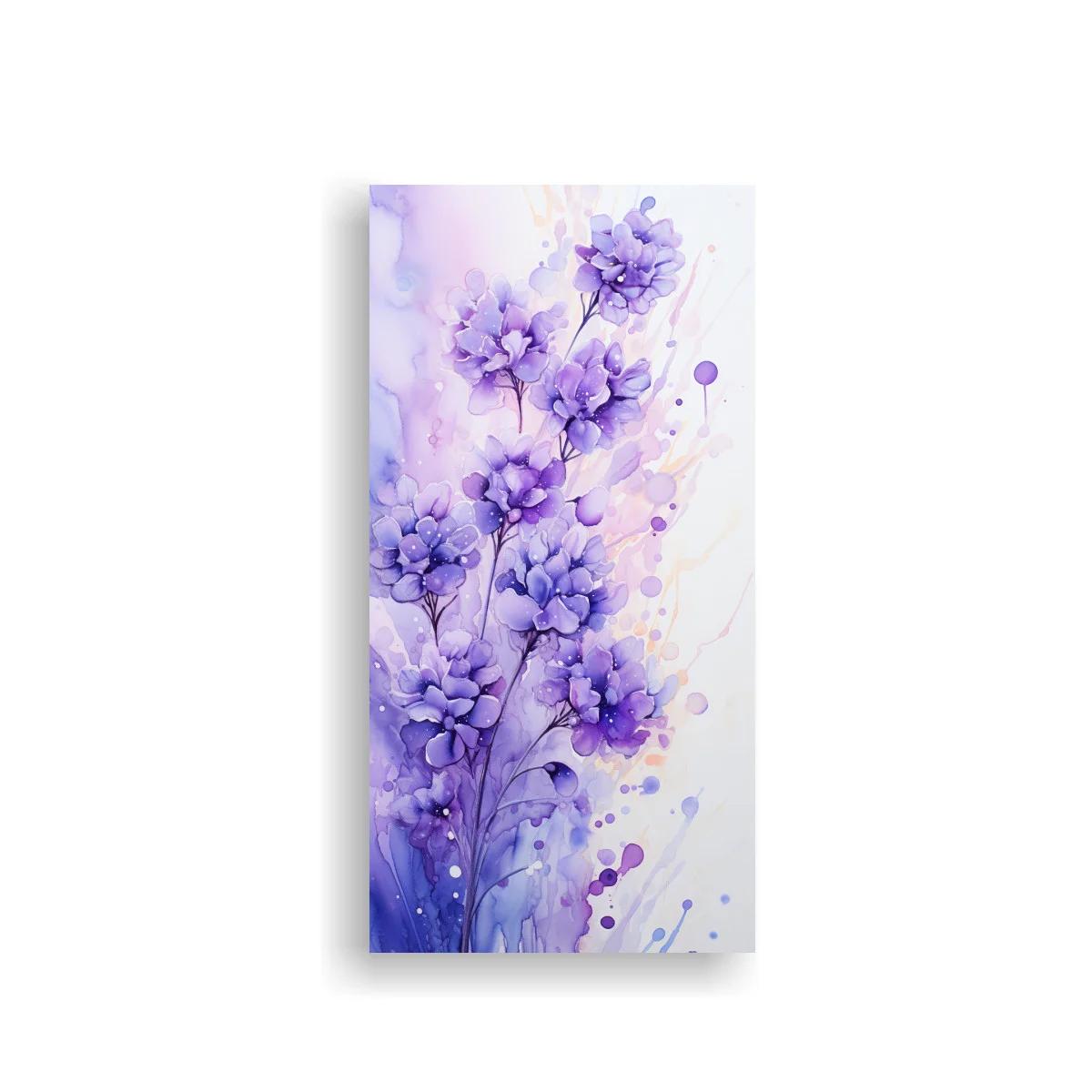 Cuadro flores moradas con tallos finos y fondo vaporoso