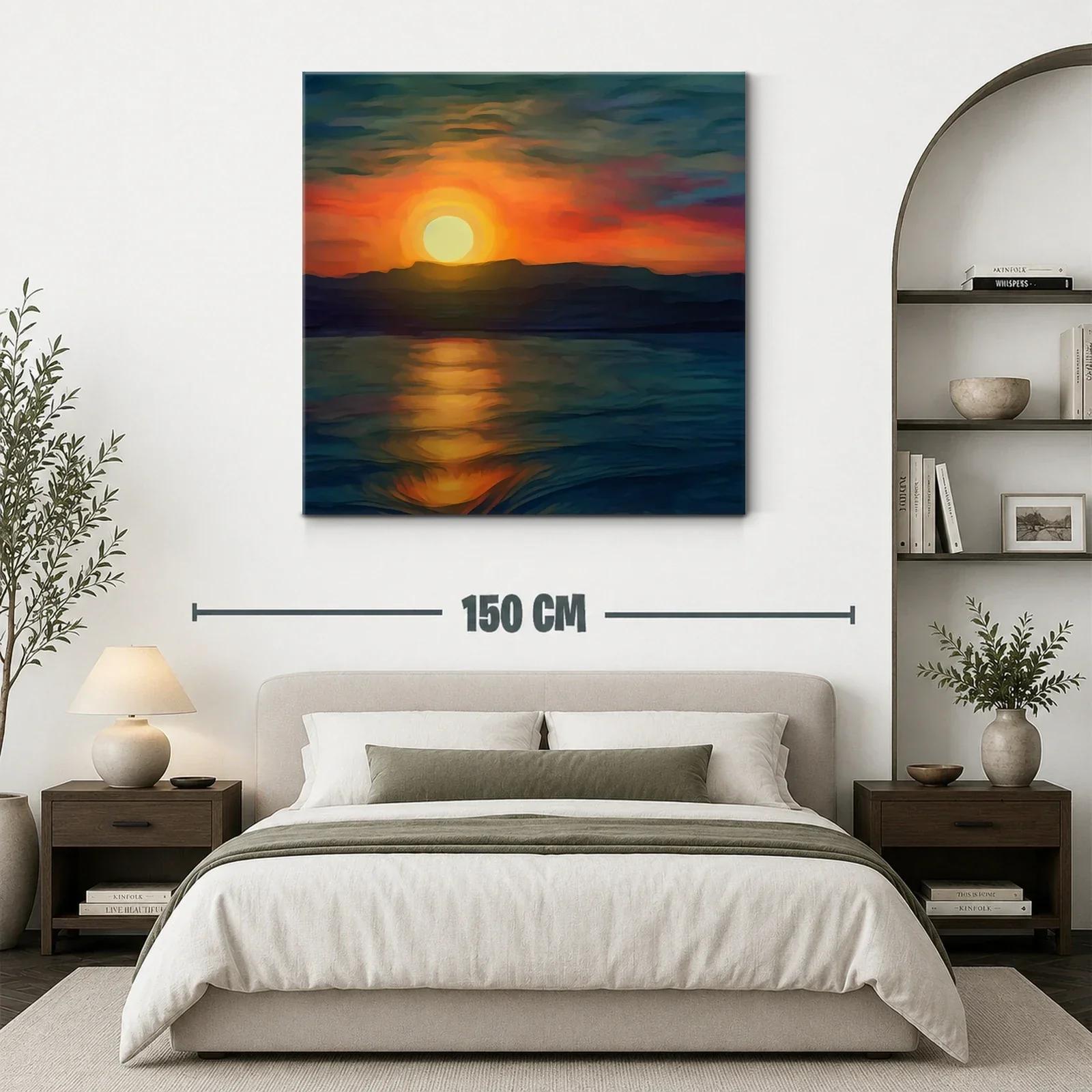 Atardecer luminoso sobre el mar y montañas oscuras — miniatura 3