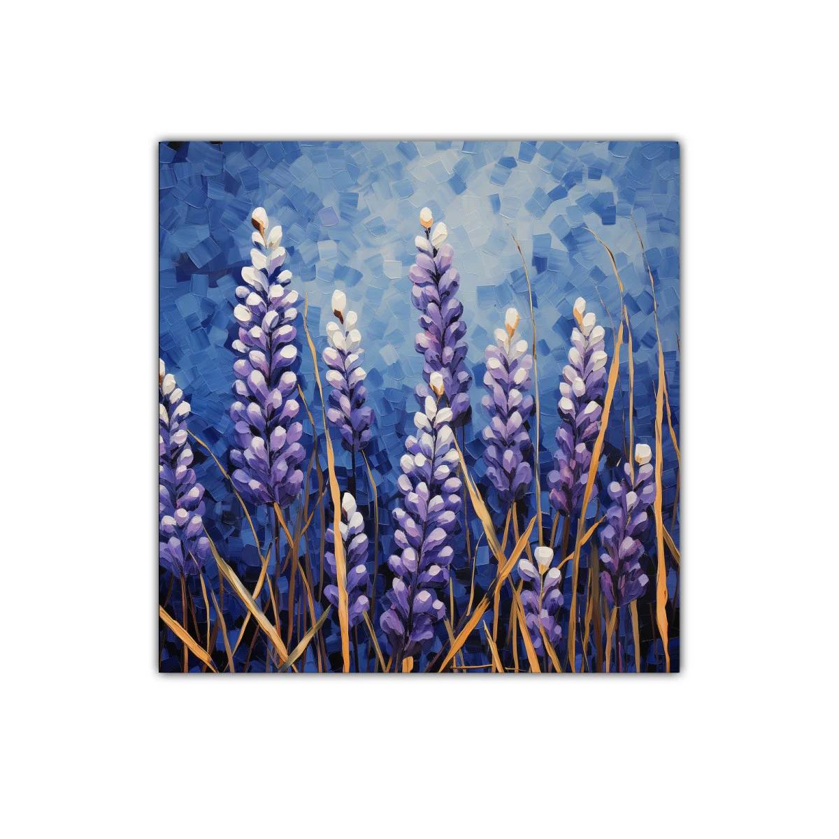 Cuadro decorativo con flores moradas sobre fondo azul intenso — imagen principal