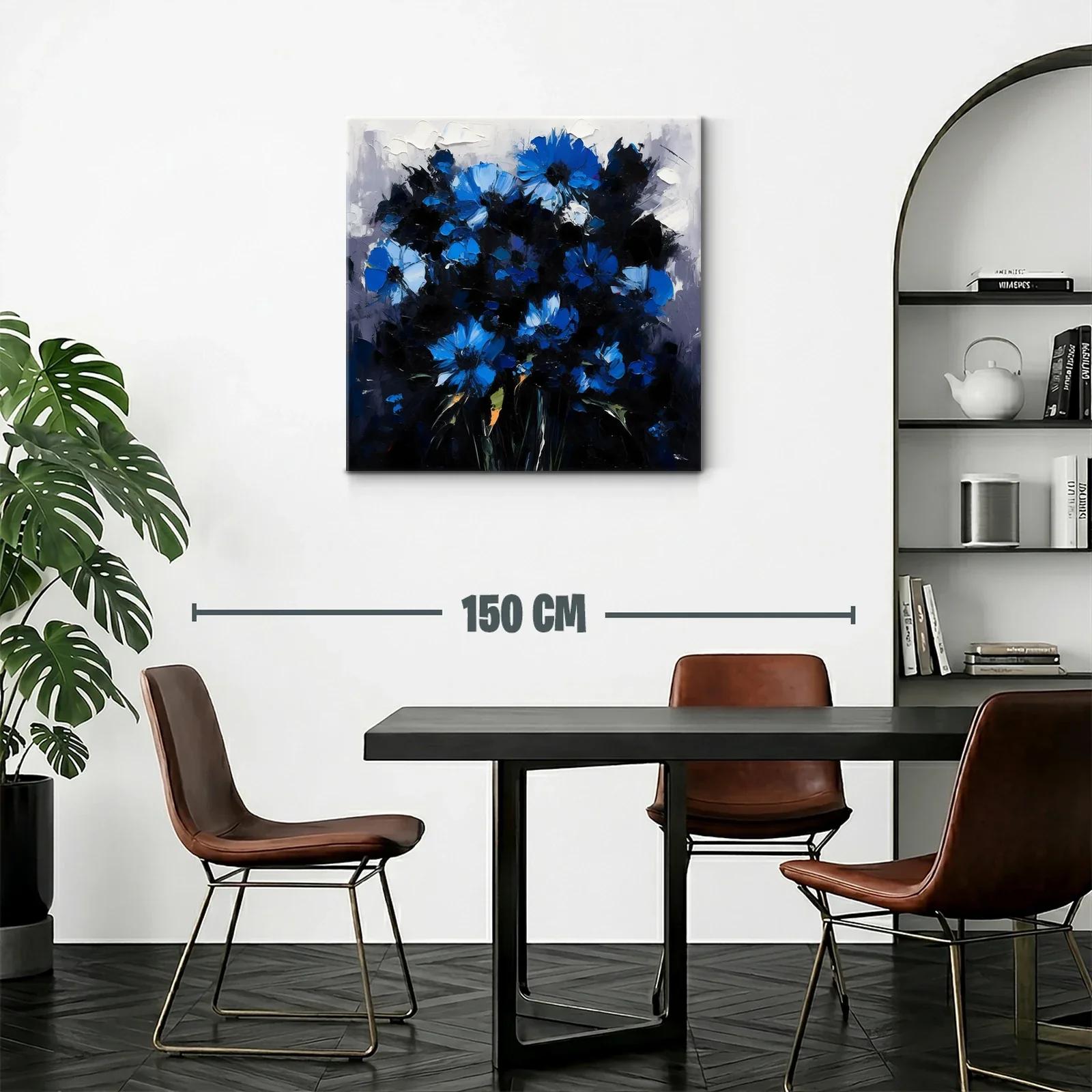 Ramo de flores azules vibrantes sobre fondo oscuro — miniatura 2