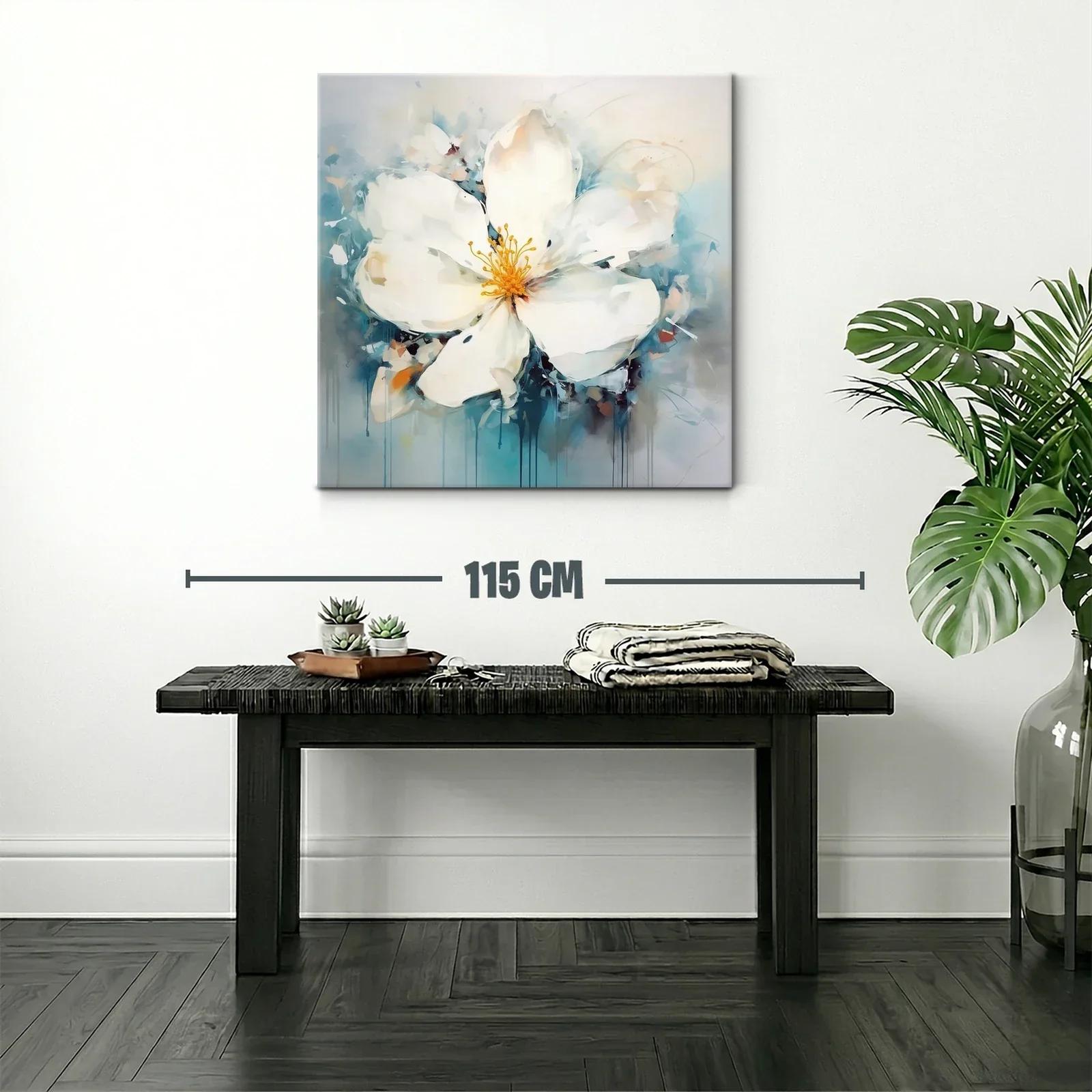 Flor blanca amplia con pinceladas suaves y tonos azules — miniatura 2