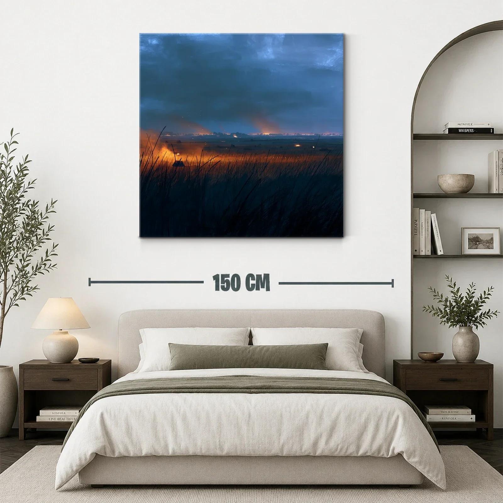 Atardecer en campos con llamas naranja y cielo azul oscuro — miniatura 3