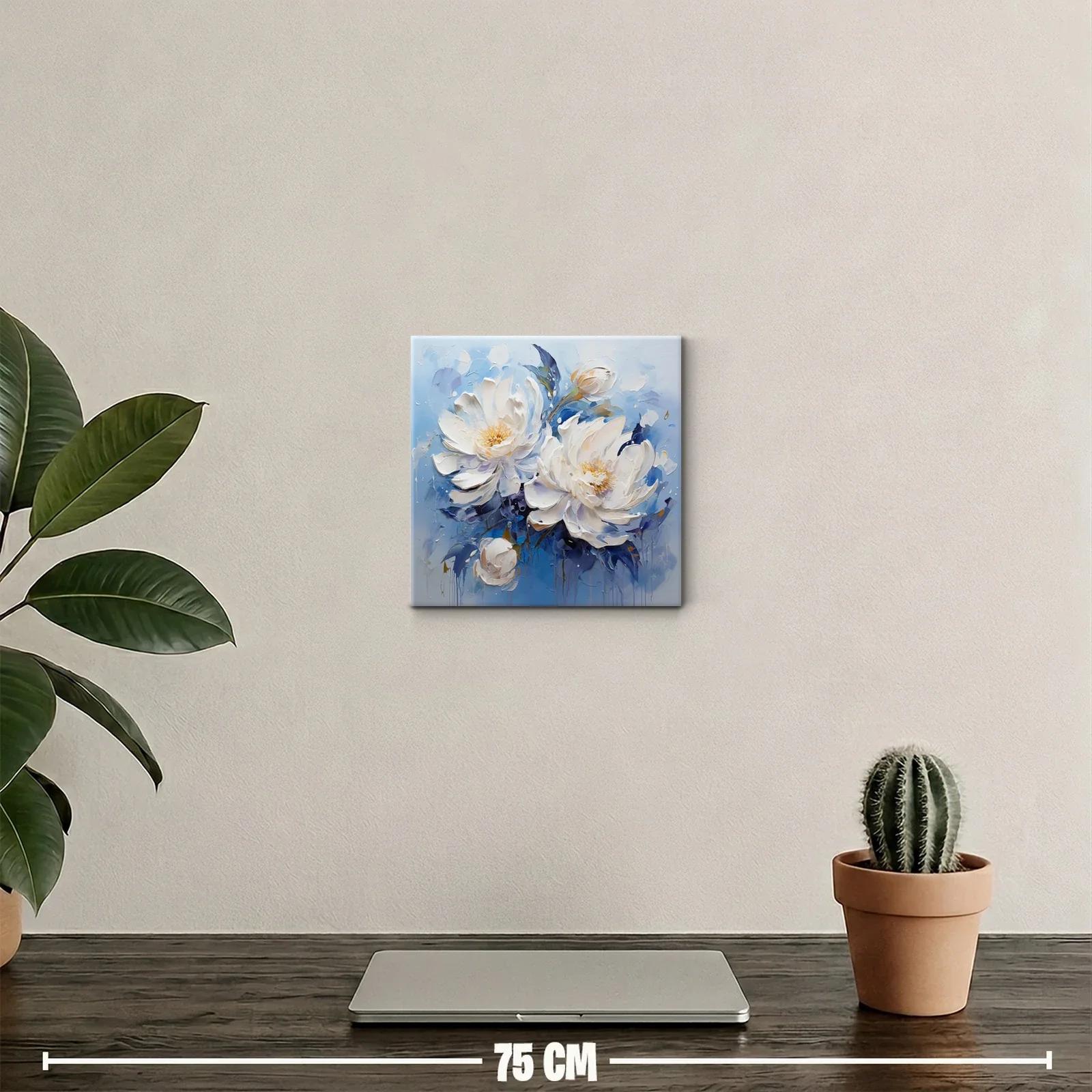 Flores blancas sobre fondo azul en vibrante composición floral — miniatura 2