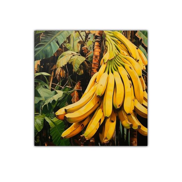 Racimo de plátanos maduros en entorno tropical exuberante