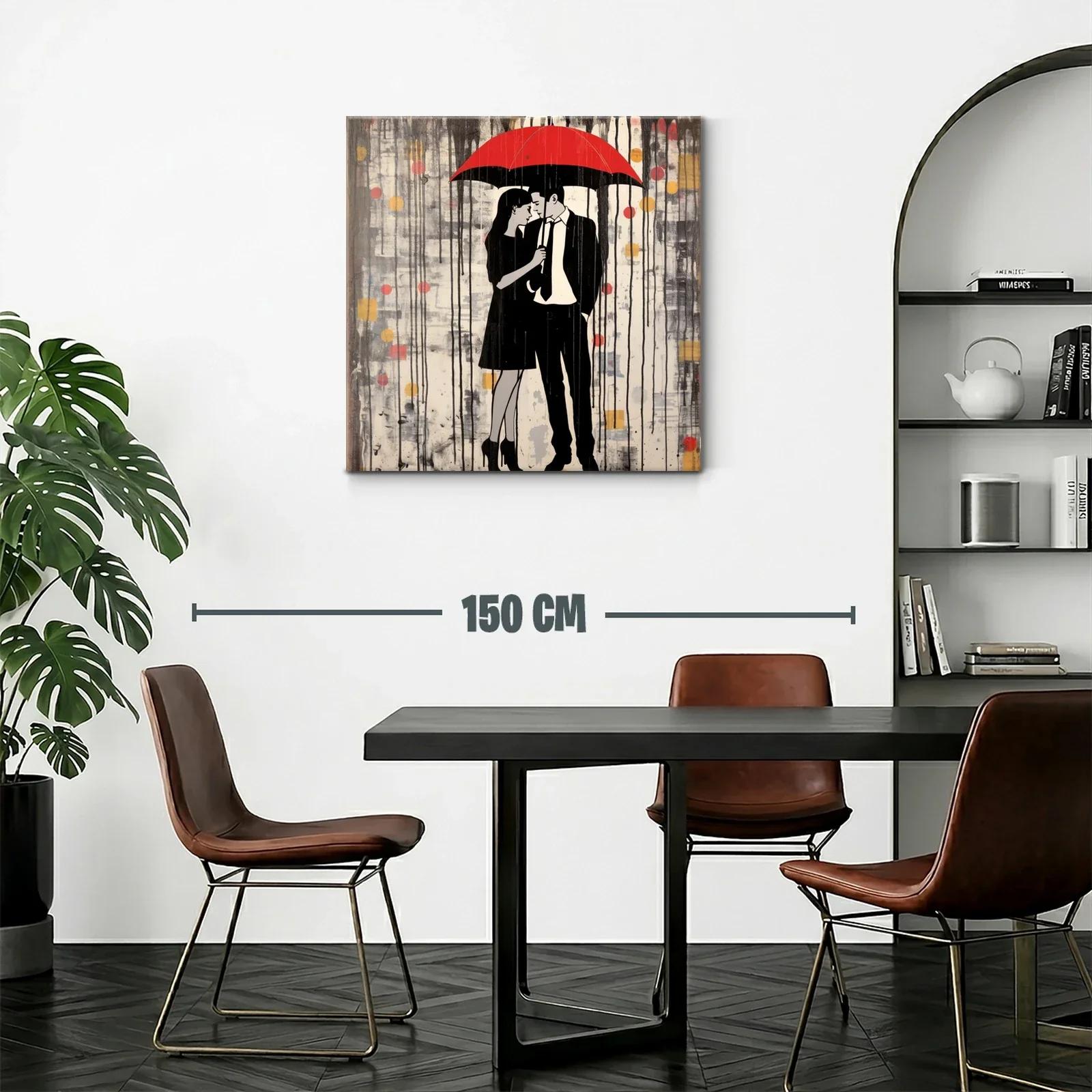 Pareja bajo paraguas rojo en escena urbana lluviosa — miniatura 2