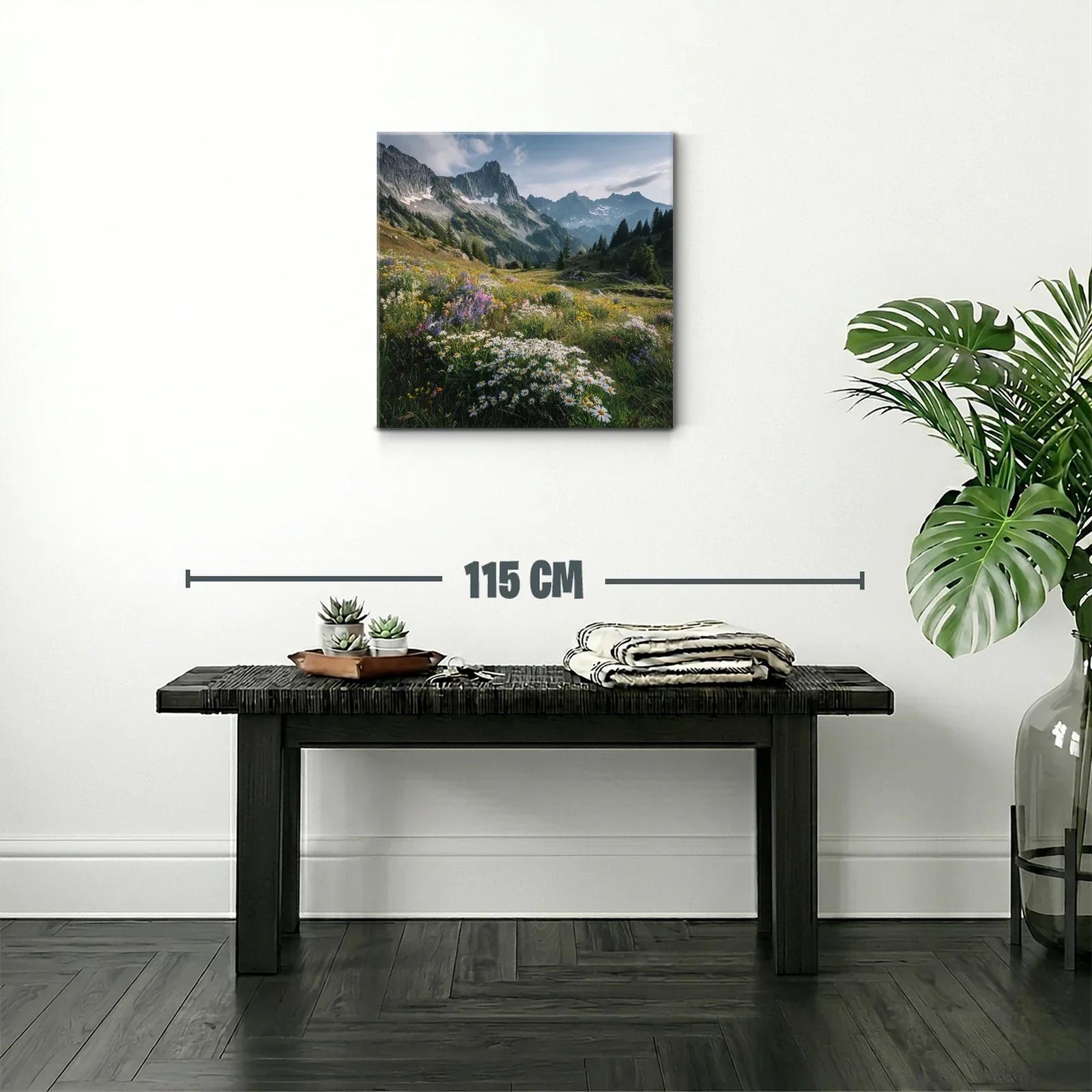 Pradera de flores silvestres con montaña al fondo — miniatura 2
