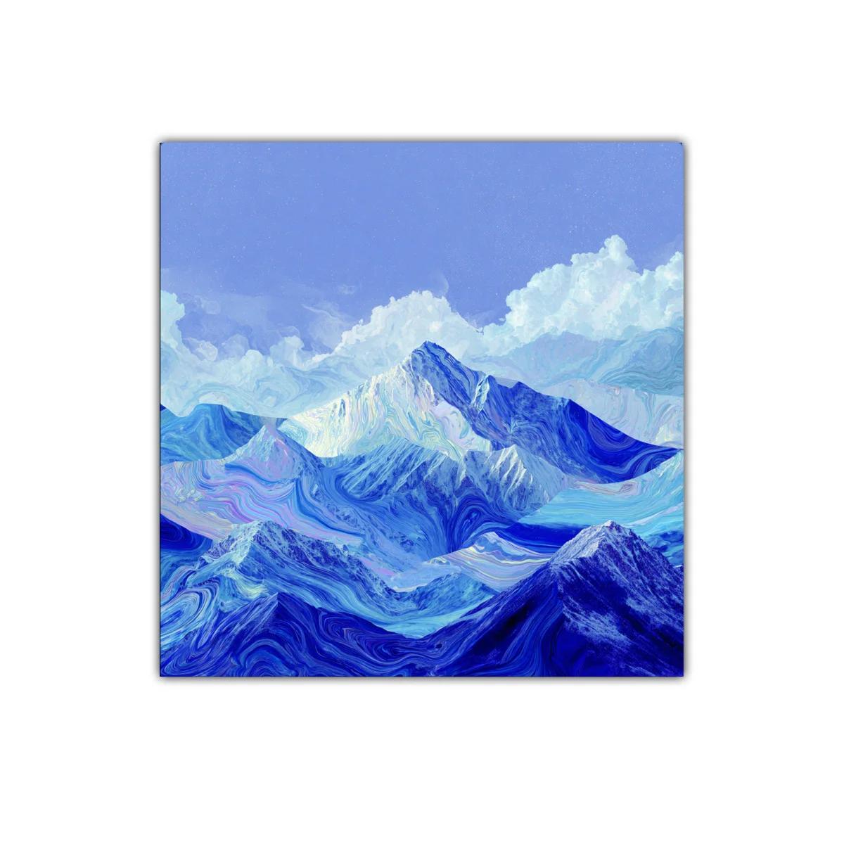 Montañas azules con texturas onduladas y cielo nublado — imagen principal