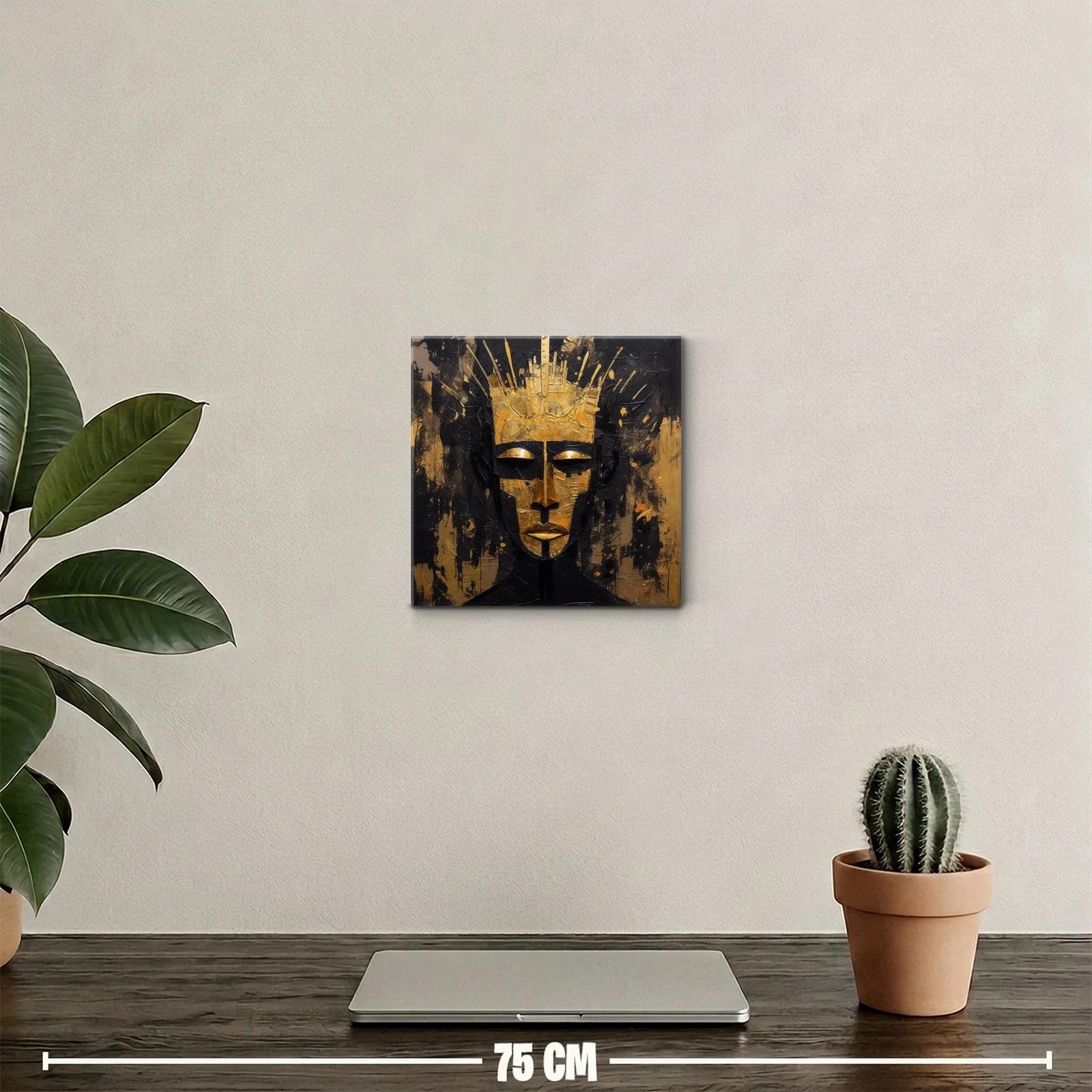 Rostro dorado con corona en contraste oscuro — miniatura 2