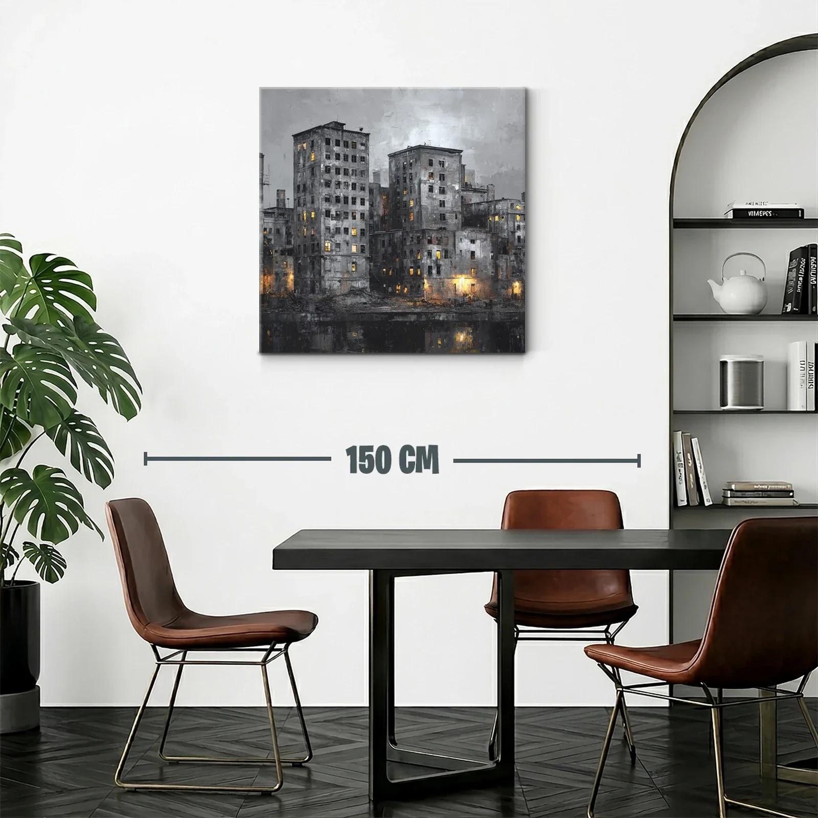 Paisaje urbano nocturno con arquitectura industrial y luces cálidas — miniatura 2
