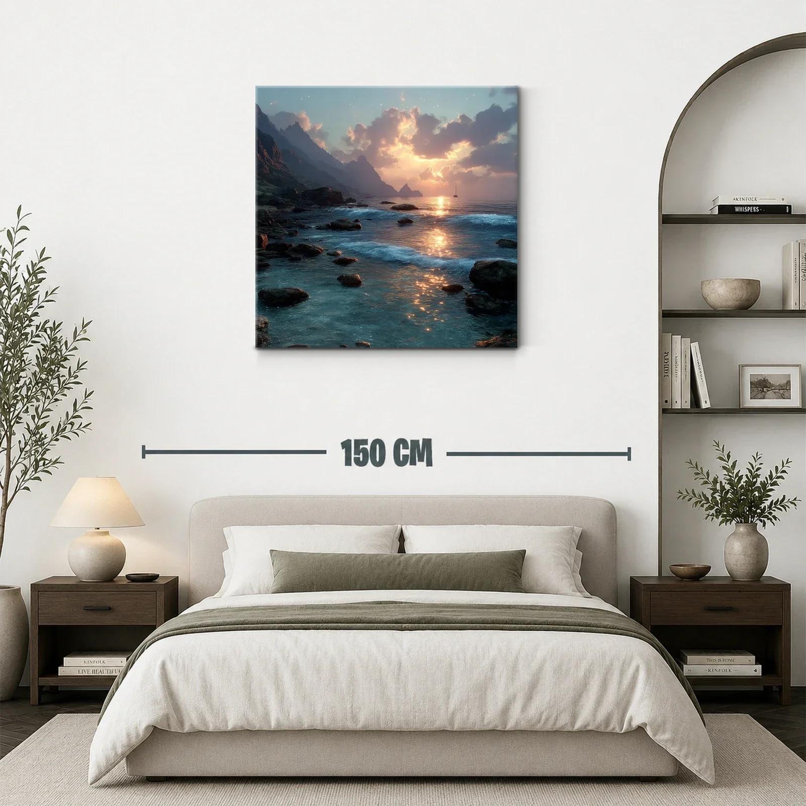 Paisaje costero con atardecer entre montañas rocosas — miniatura 3