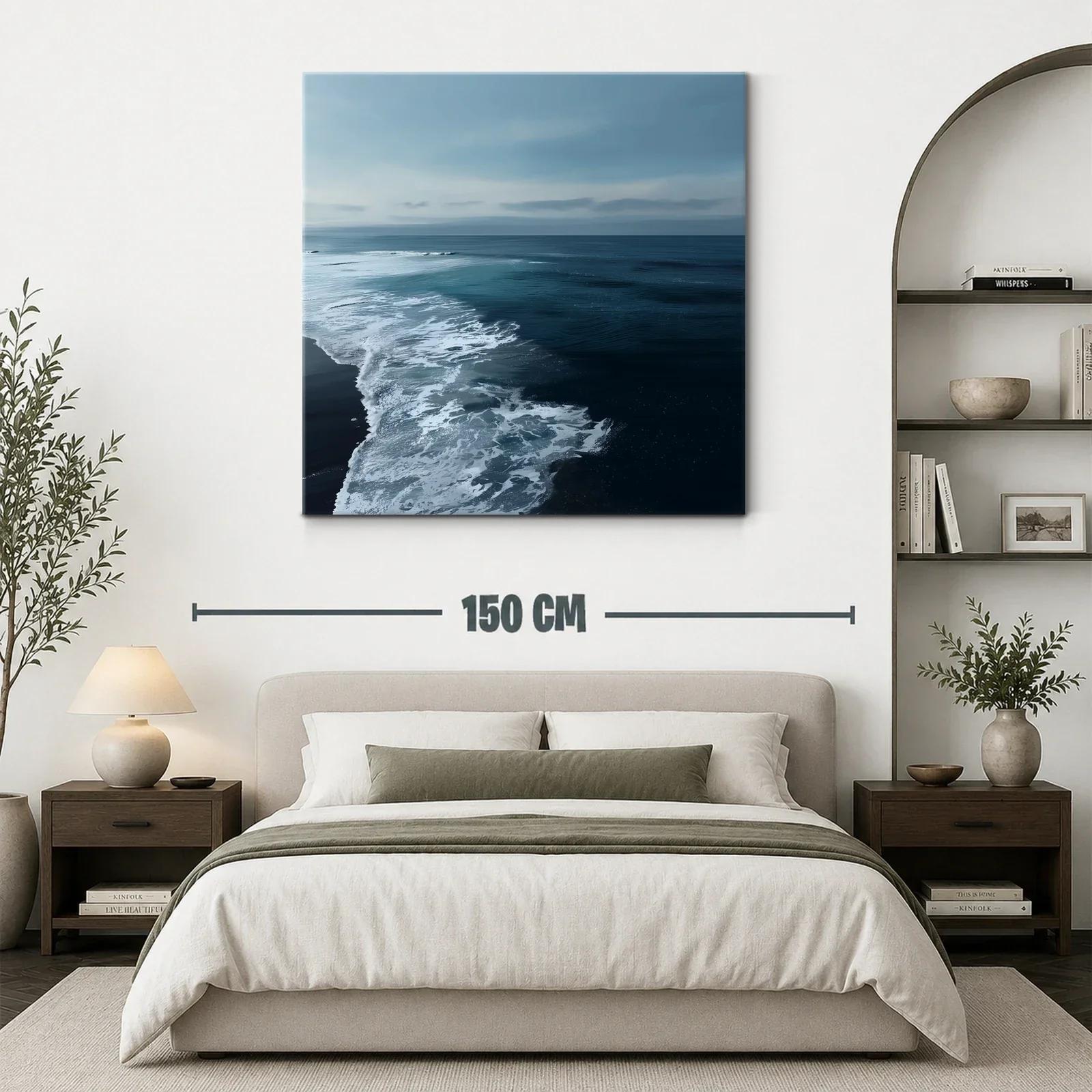 Mar en calma al atardecer con oleaje suave y cielo azul — miniatura 3