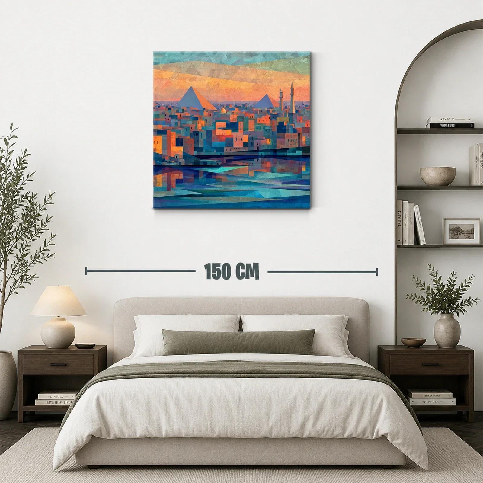 Atardecer sobre ciudad con pirámides y reflejos en agua — miniatura 3