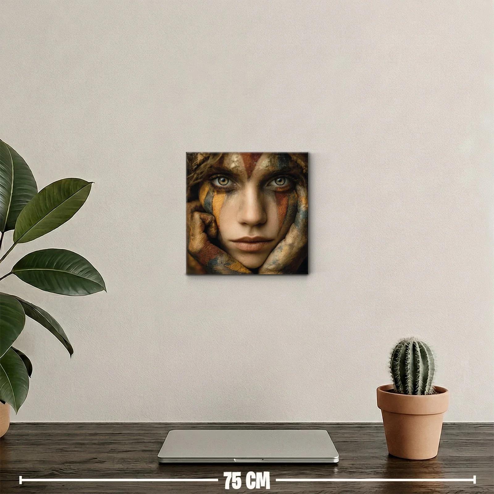 Retrato expresivo con rostro pintado en tonos cálidos — miniatura 2